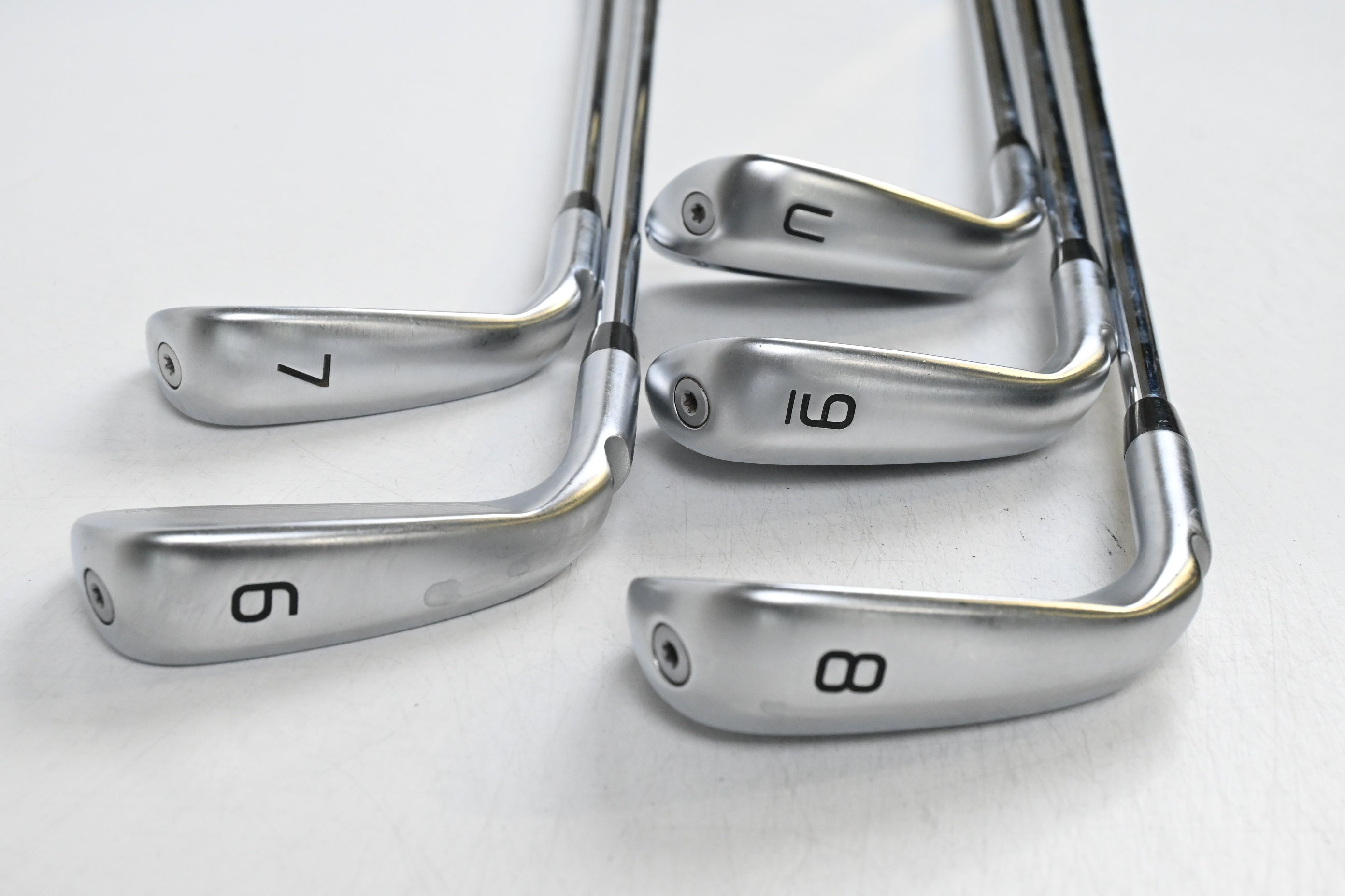 Ping G440 Irons / 6-9i+GW / White Dot / Regular Flex Ping AWT 3.0 Shafts