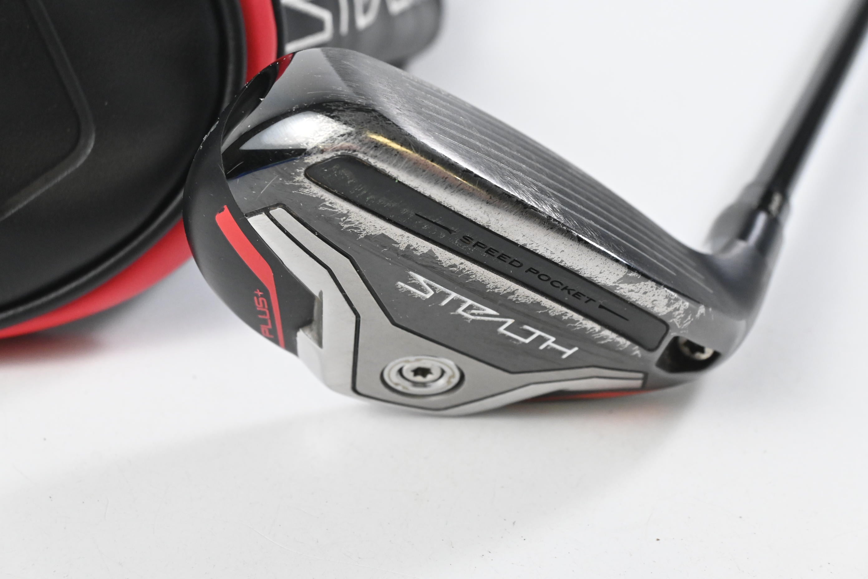 Taylormade Stealth Plus #4 Hybrid / 22 Degree / Regular Flex HZRDUS Smoke Red