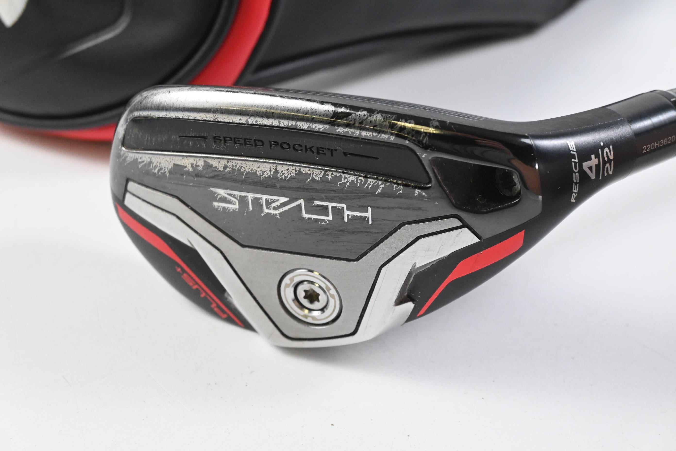Taylormade Stealth Plus #4 Hybrid / 22 Degree / Regular Flex HZRDUS Smoke Red