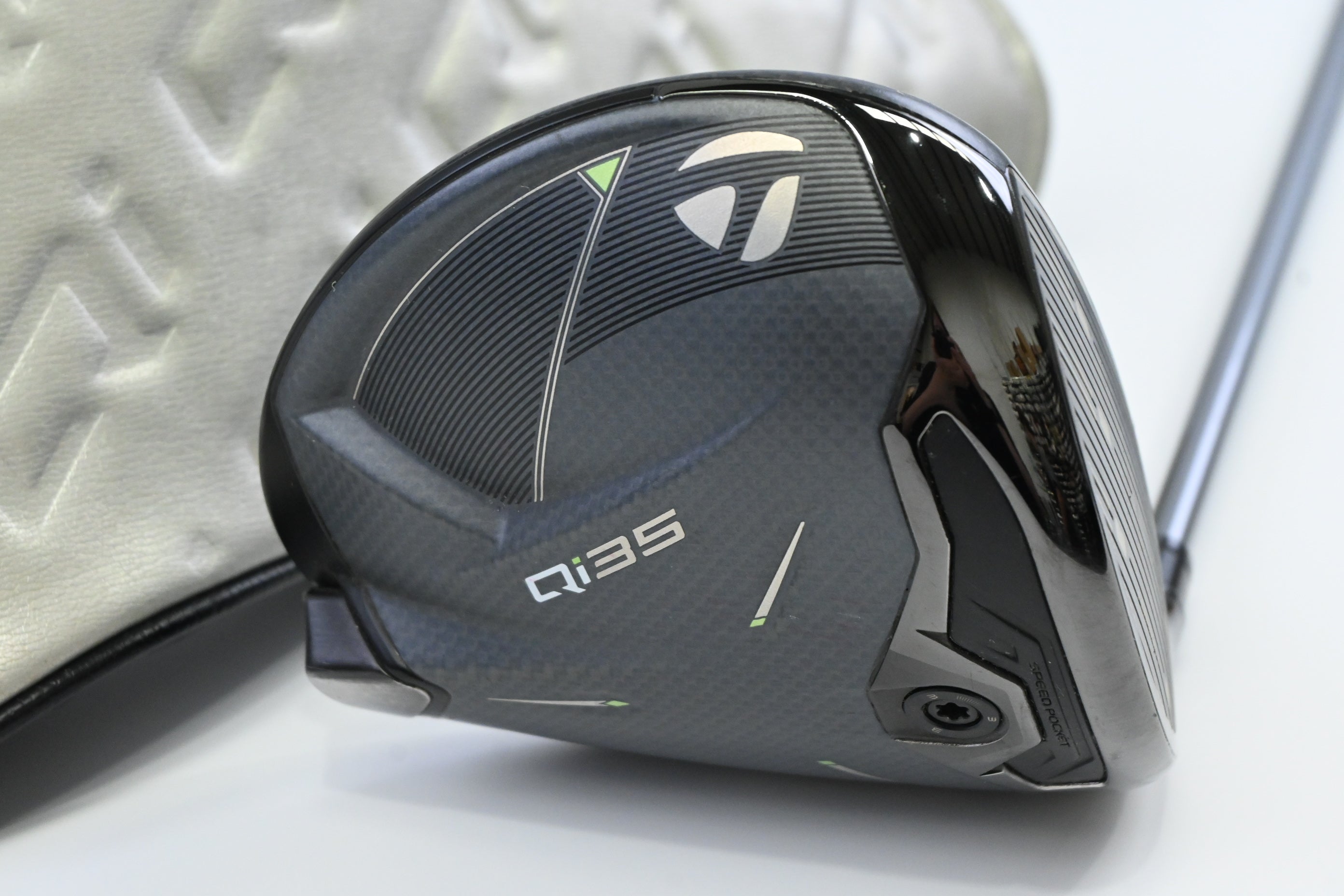 Taylormade Qi35 Driver / 10.5 Degree / Regular Flex HZRDUS T800 55 Shaft
