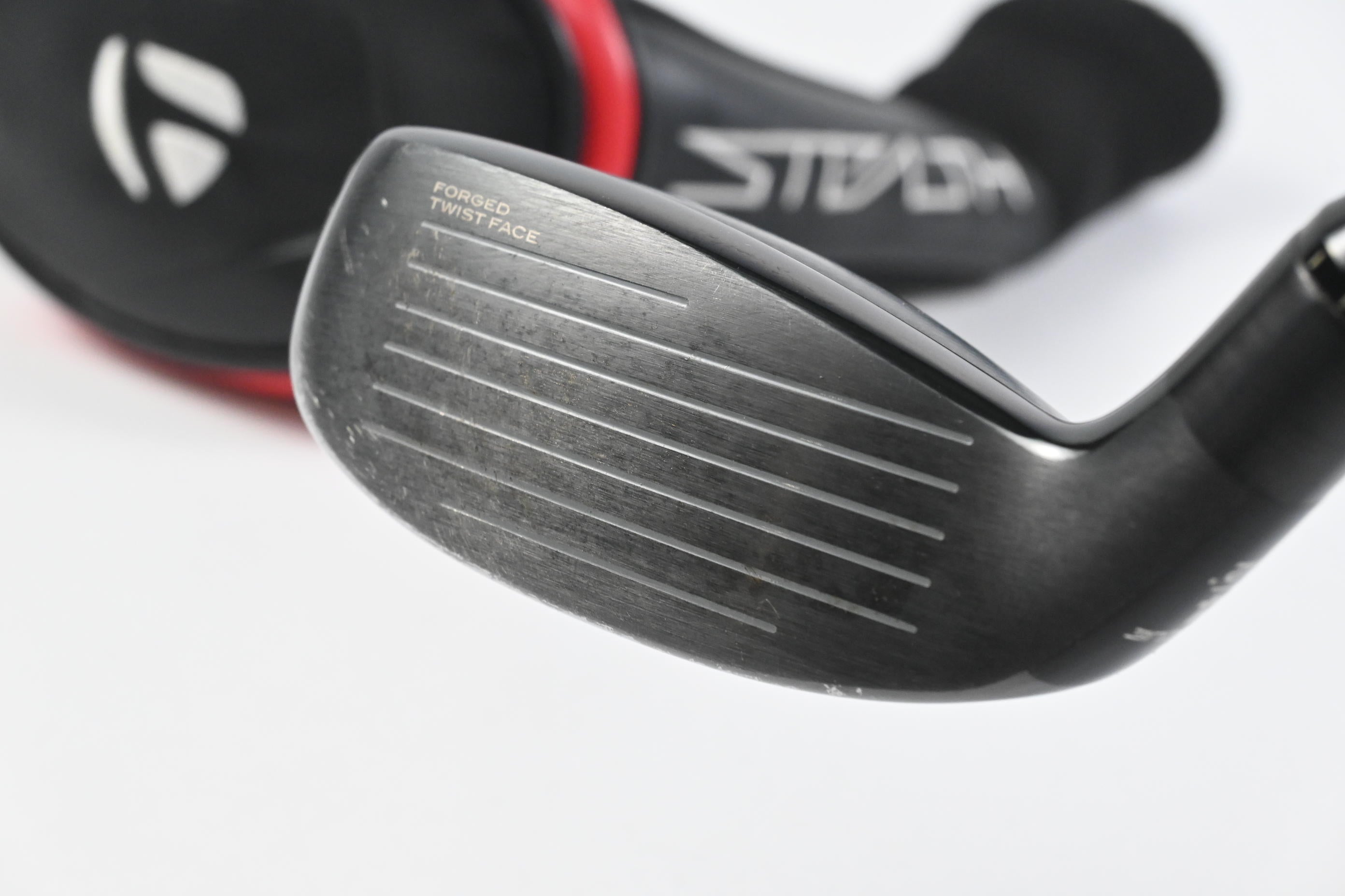 Taylormade Stealth Plus #4 Hybrid / 22 Degree / Regular Flex HZRDUS Smoke Red