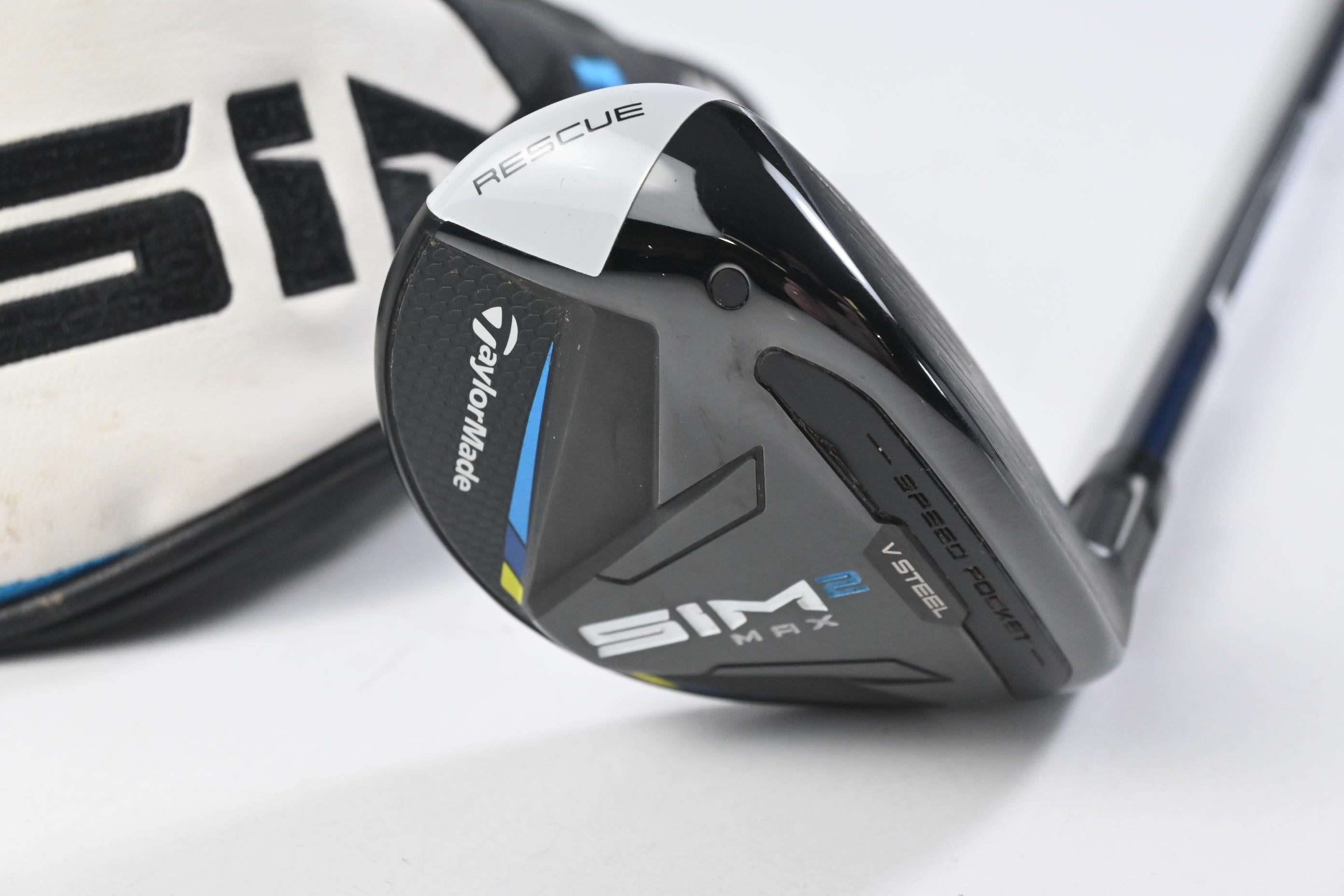 Taylormade SIM2 Max #4 Hybrid / 22 Degree / Regular Flex Fujikura Ventus Blue 6