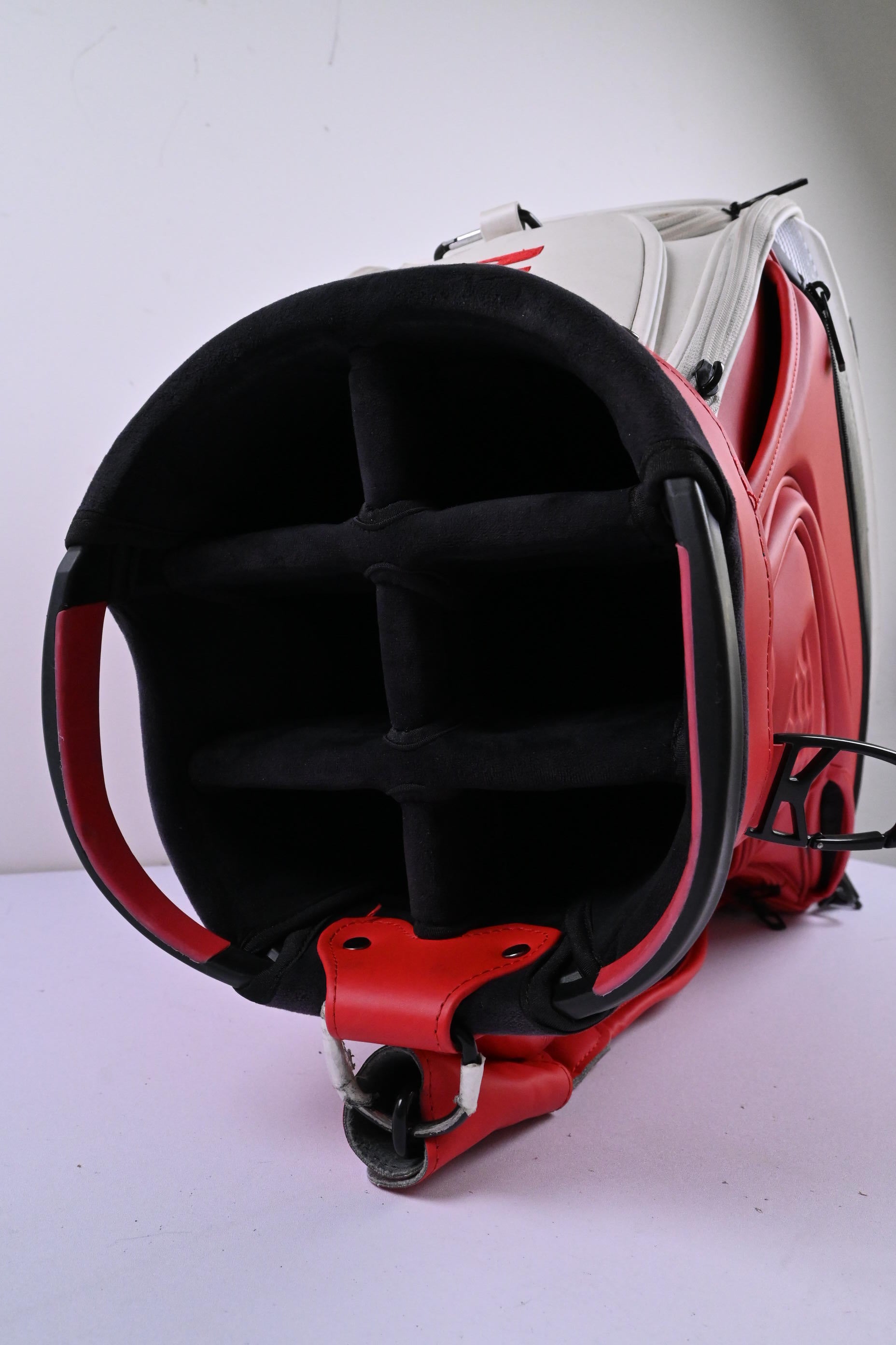 Taylormade Stealth 2 Tour Bag / 6-Way Divider / White, Red & Black