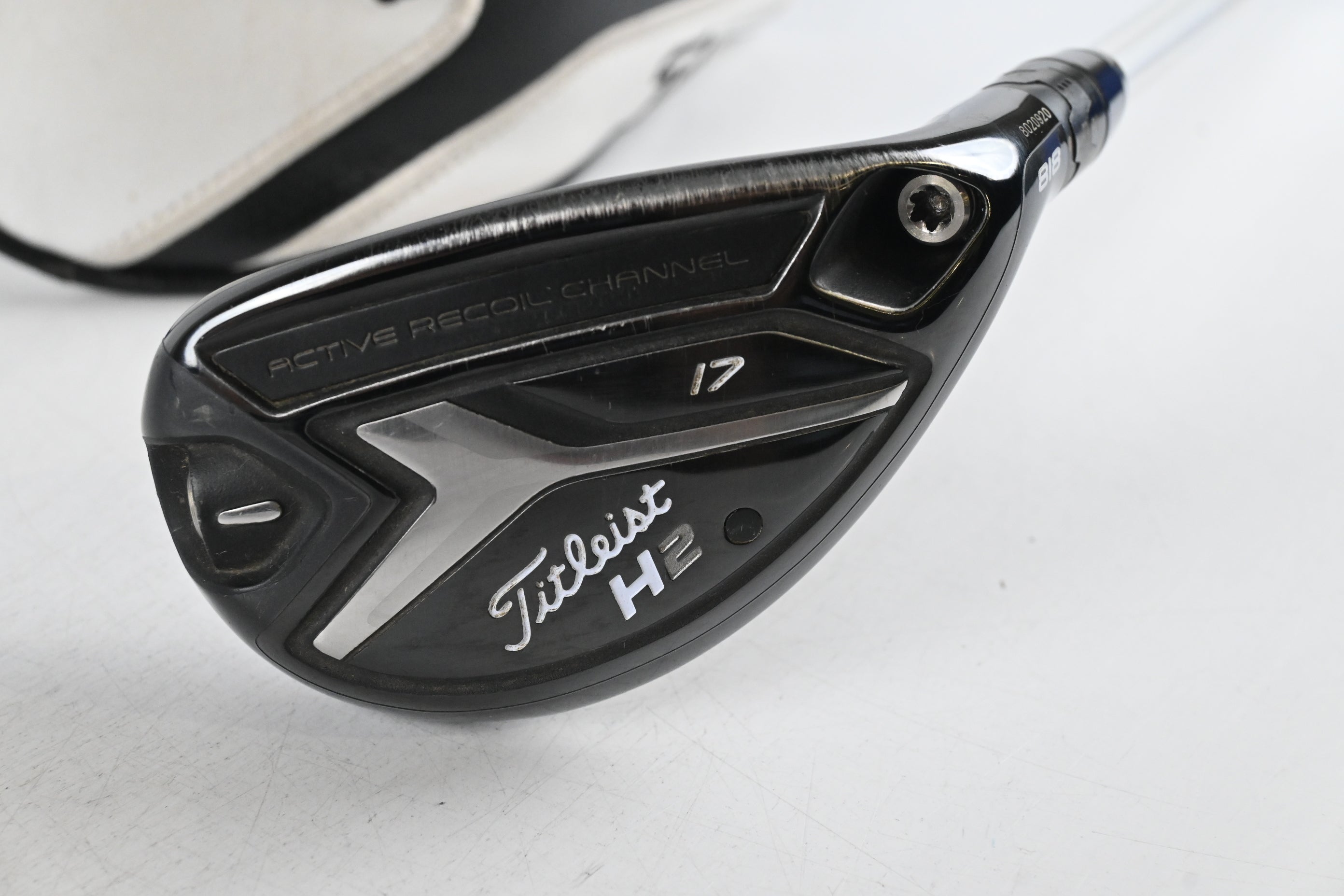 Titleist 818 H2 #2 Hybrid / 17 Degree / Stiff Flex Aldila Rogue Black 85 Shaft
