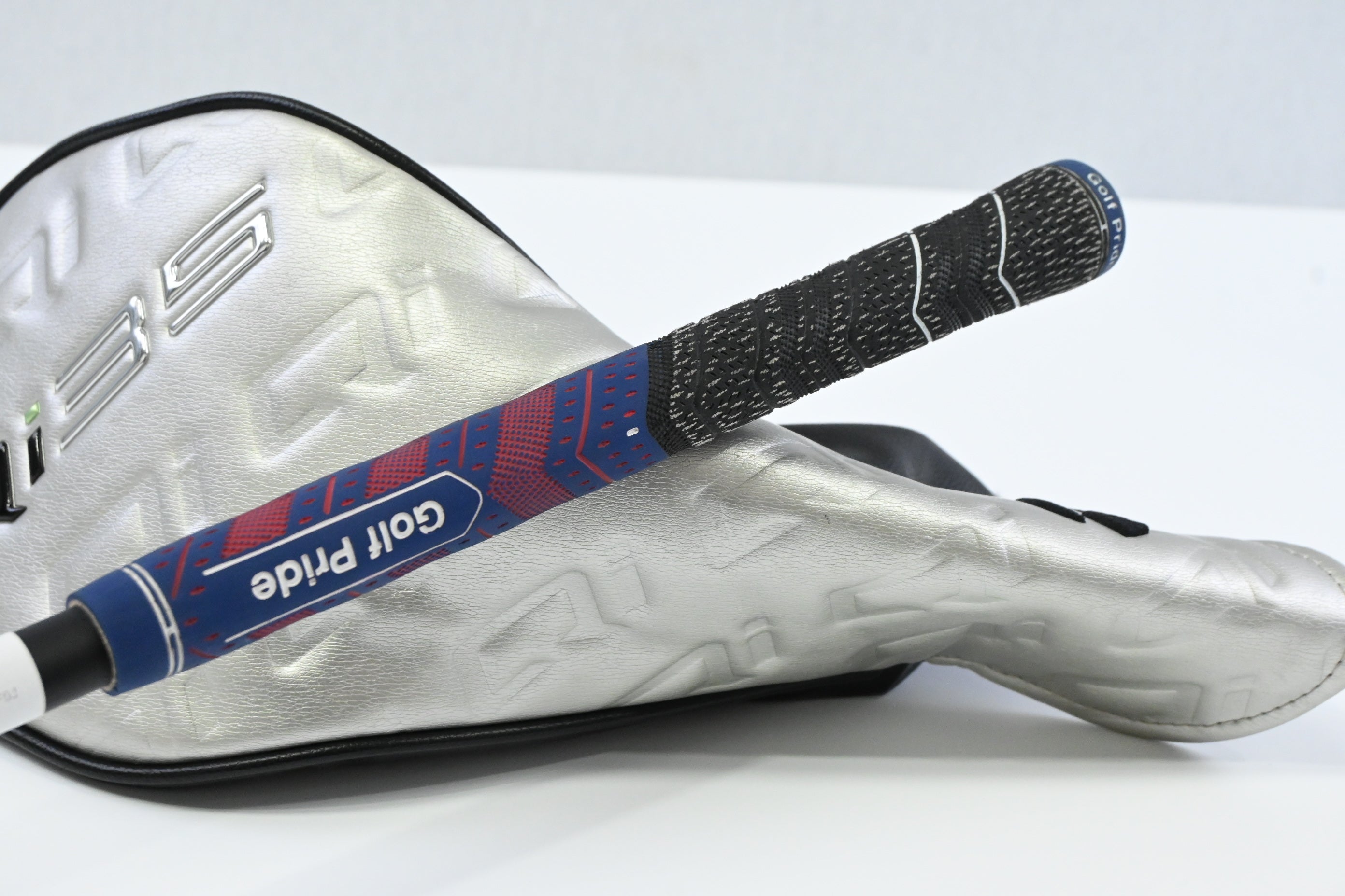 Taylormade Qi35 Driver / 9 Degree / X-Flex Kai'li Dark Waves Blue CB 60 Shaft