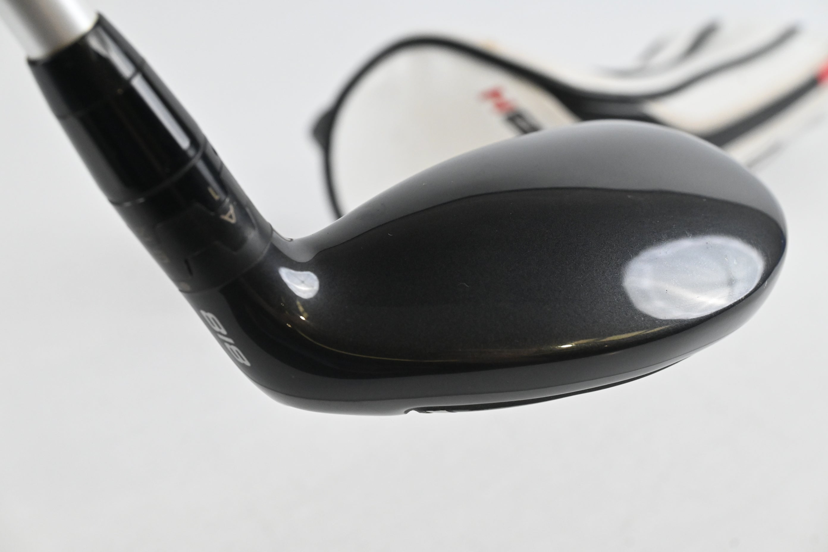 Titleist 818 H2 #2 Hybrid / 17 Degree / Stiff Flex Aldila Rogue Black 85 Shaft