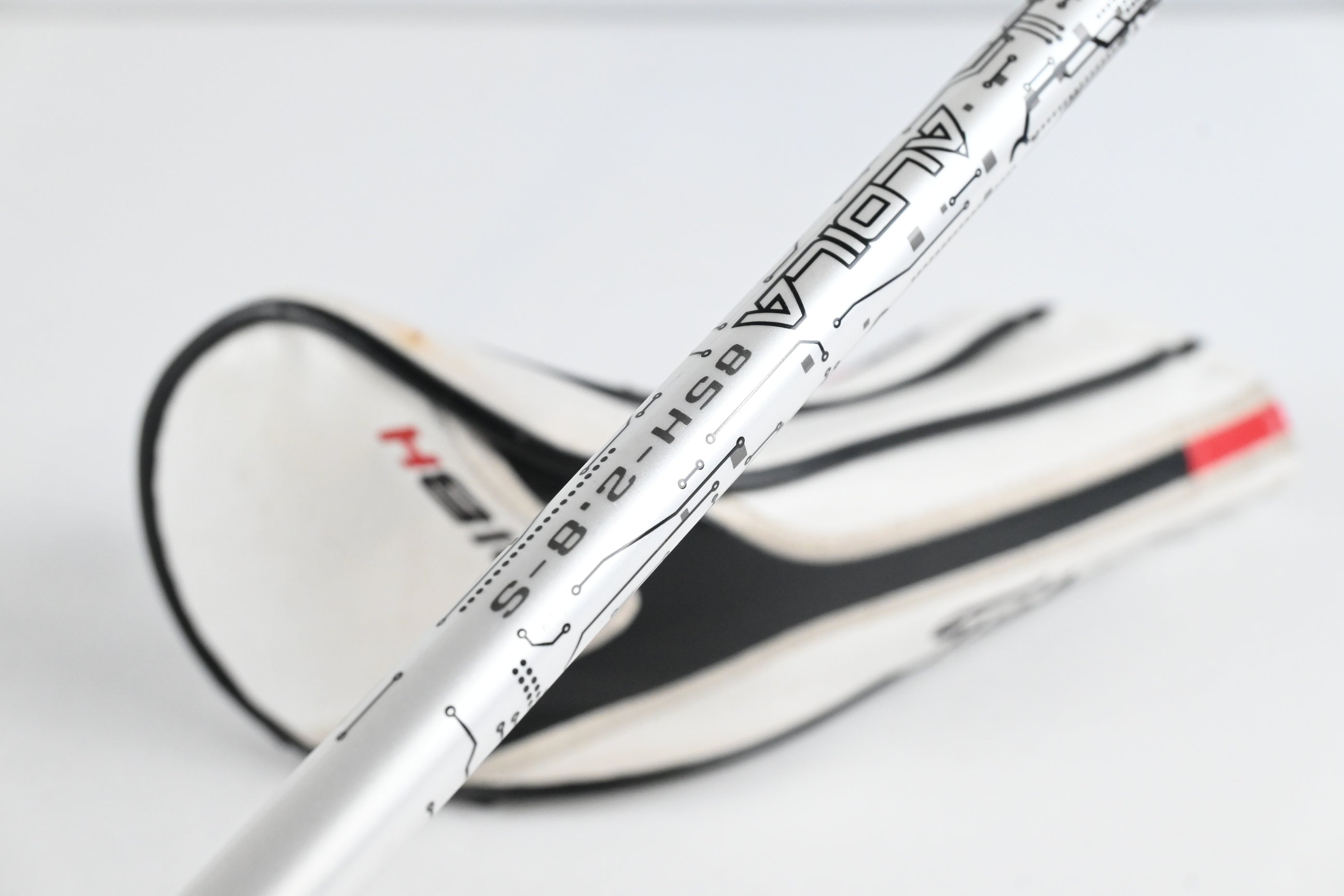 Titleist 818 H2 #2 Hybrid / 17 Degree / Stiff Flex Aldila Rogue Black 85 Shaft
