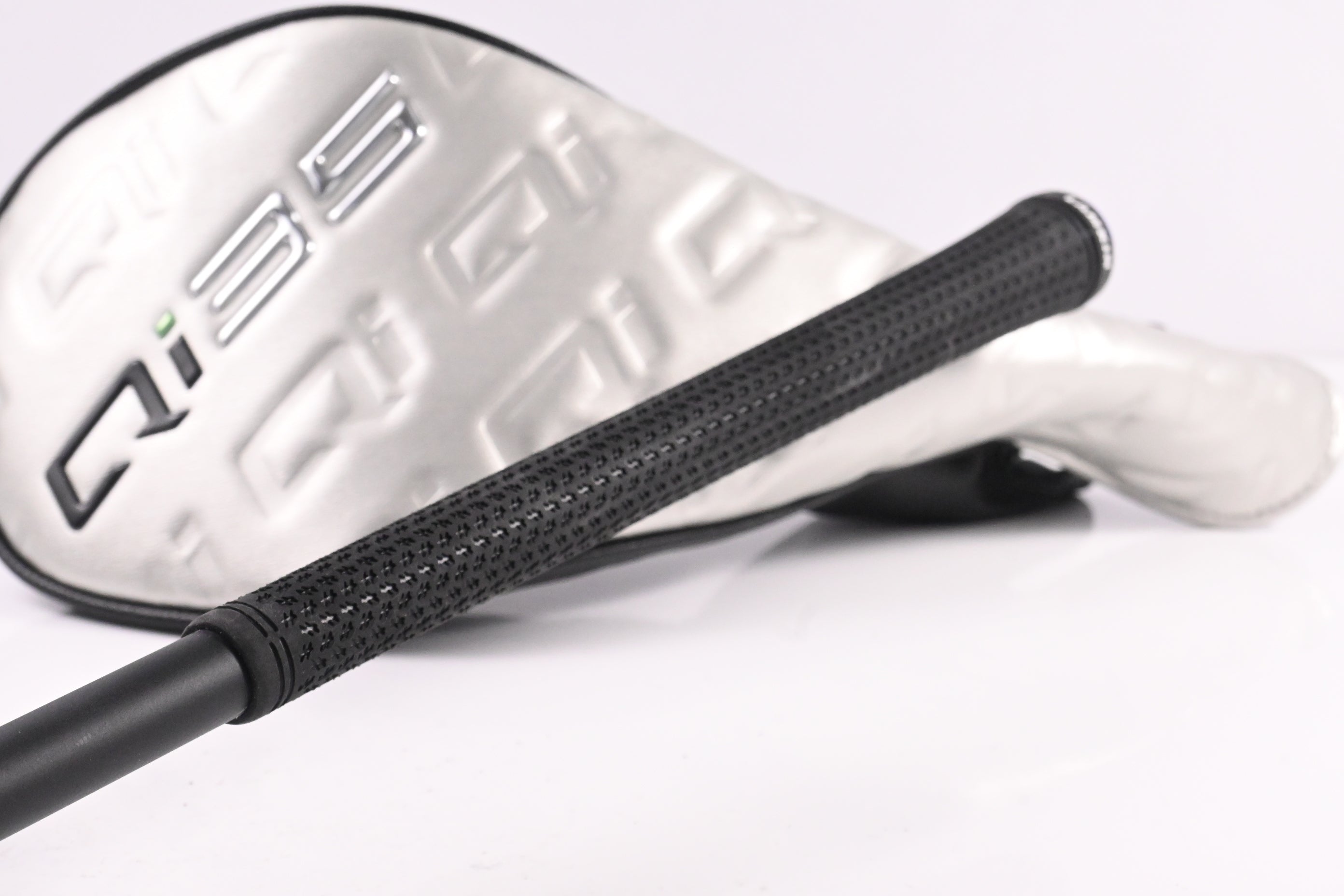 Taylormade Qi35 Driver / 12 Degree / Regular Flex Vanquish 5 Shaft