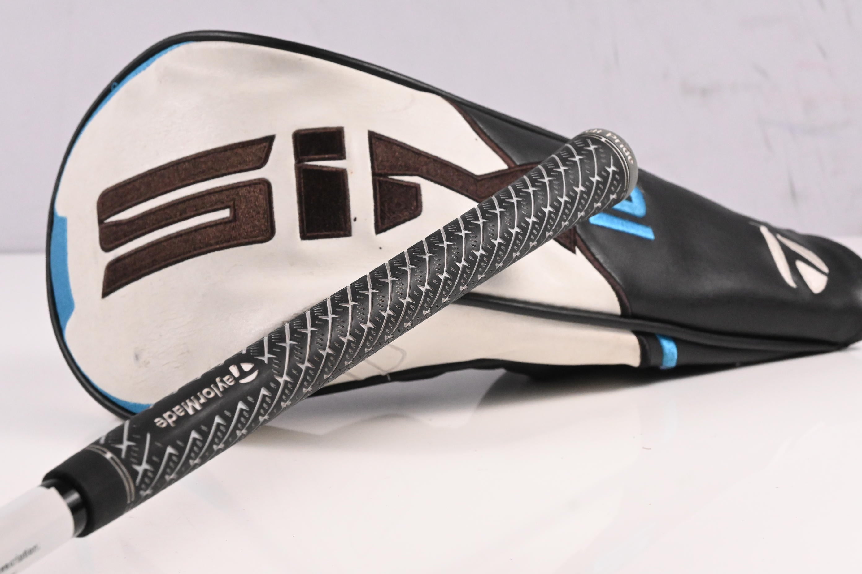 Taylormade SIM2 Driver / 9 Degree / Stiff Flex HZRDUS Smoke RDX Blue 60 Shaft