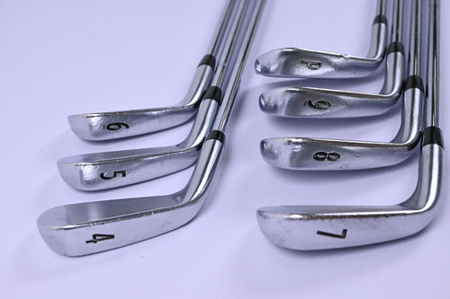 Titleist 712 CB Irons / 4-PW / Stiff Flex Dynamic Gold 300 Shafts