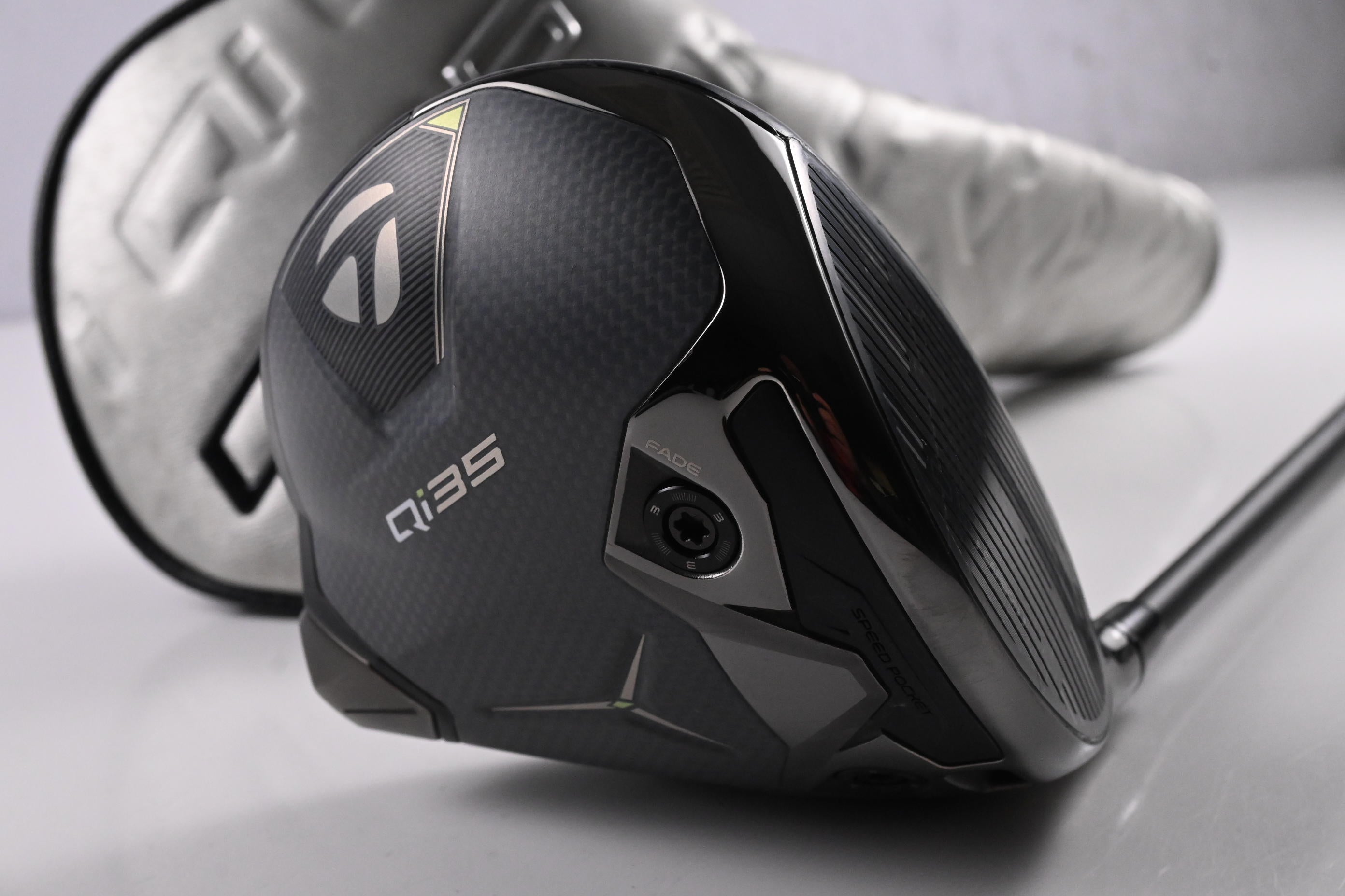 Taylormade Qi35 LS Driver / 10.5 Degree / X-Flex Hzruds Gen5 Black 60 Shaft