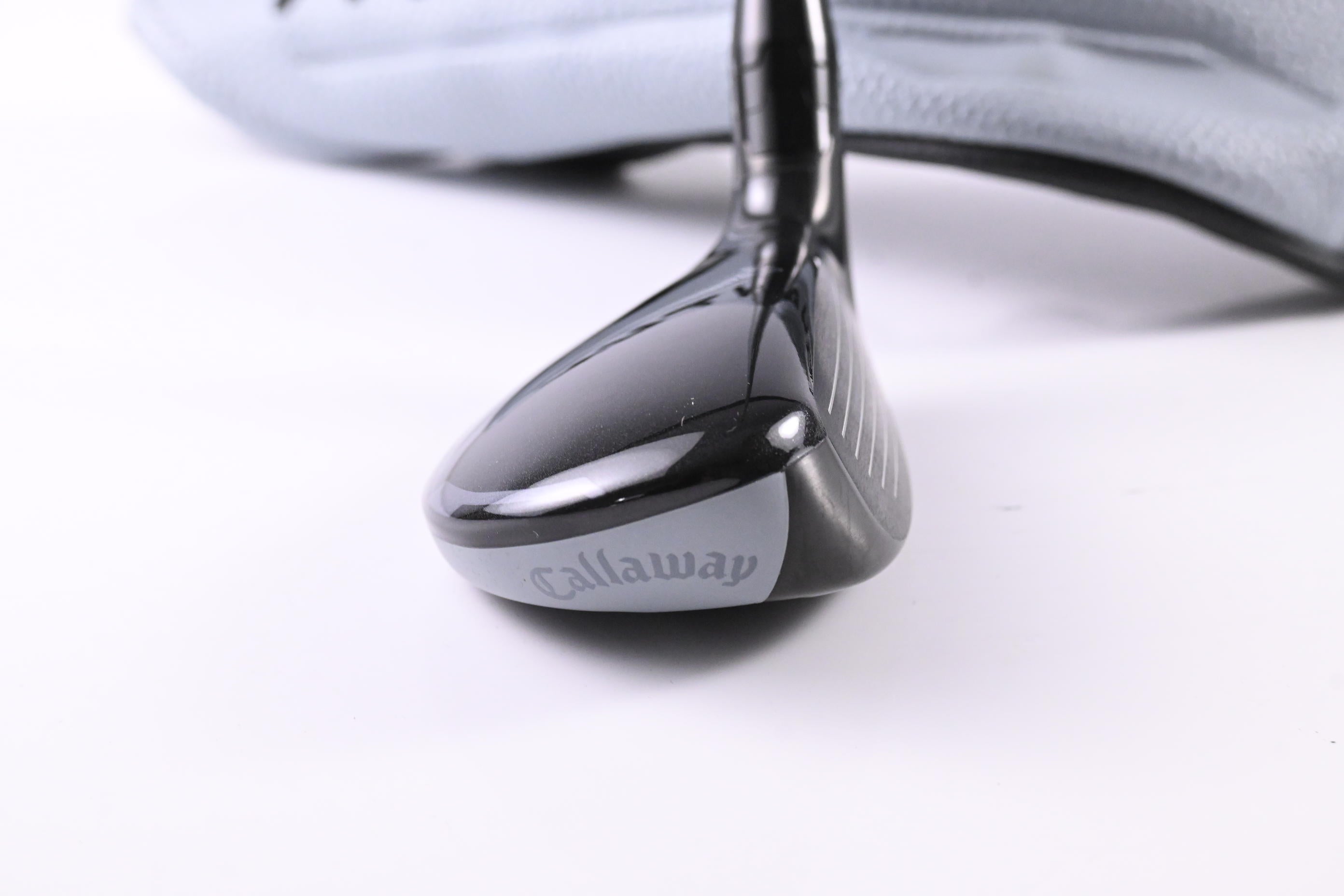 Callaway Quantum Max #4 Hybrid / 21 Degree / Regular Flex Denali Frost Silver 60