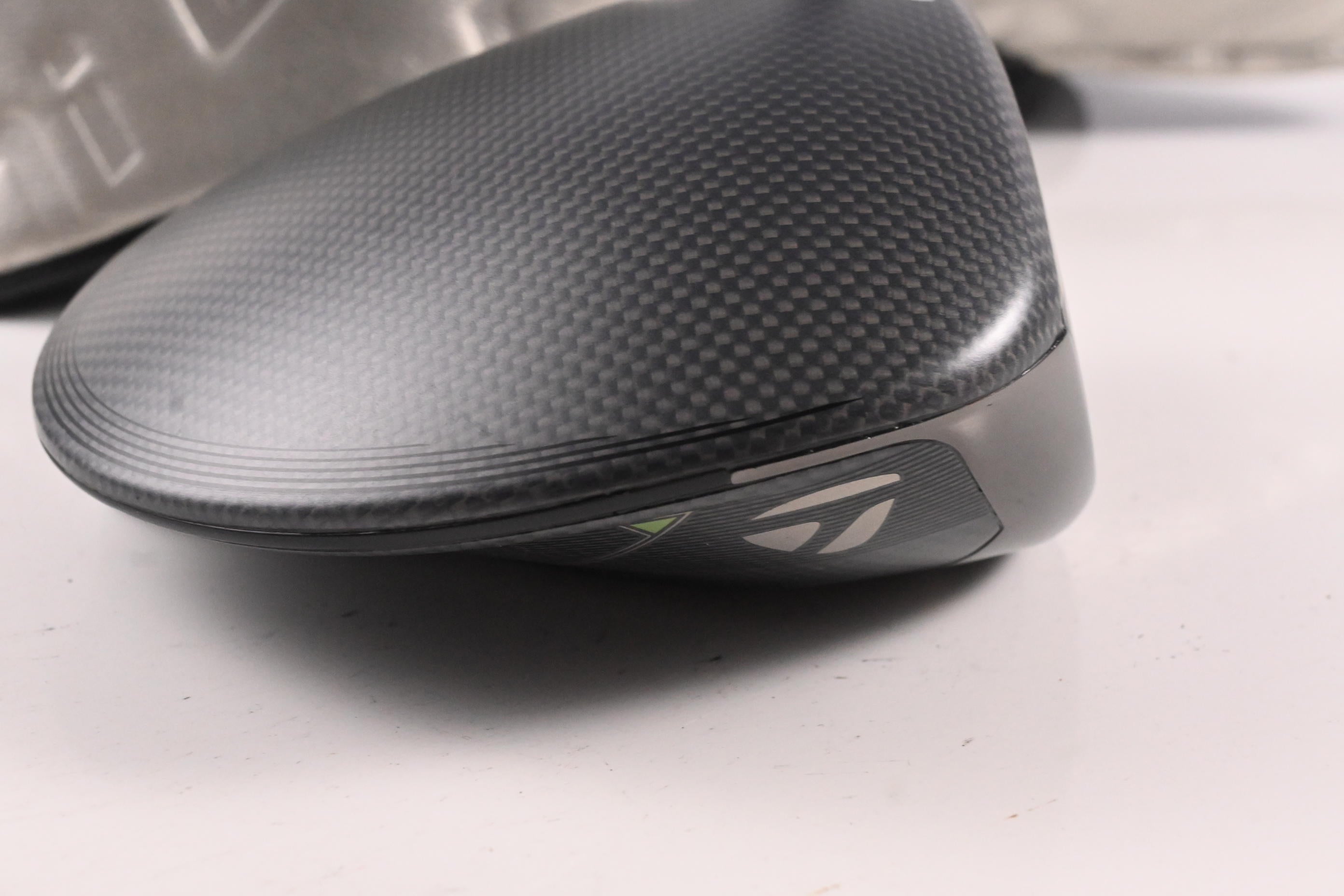 Taylormade Qi35 Driver / 10.5 Degree / Regular Flex ACCRA Shogun 42 Shaft