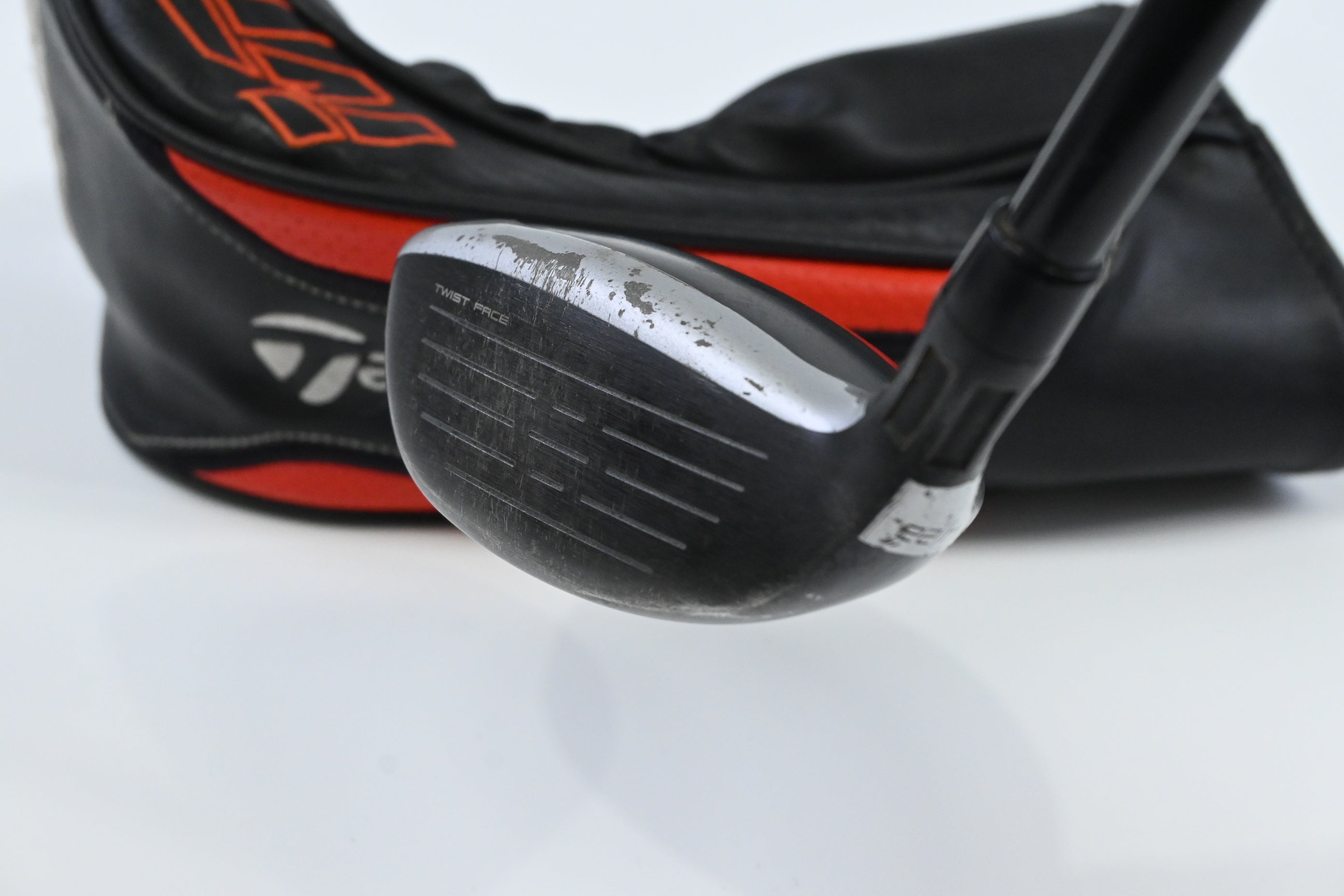 Taylormade M6 #4 Hybrid / 22 Degree / Regular Flex Fujikura Atmos Orange 6 Shaft