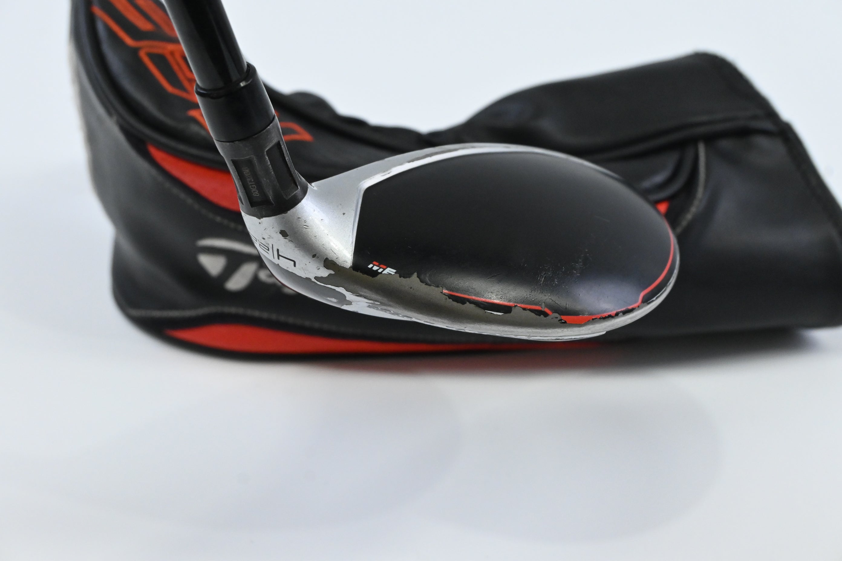Taylormade M6 #4 Hybrid / 22 Degree / Regular Flex Fujikura Atmos Orange 6 Shaft