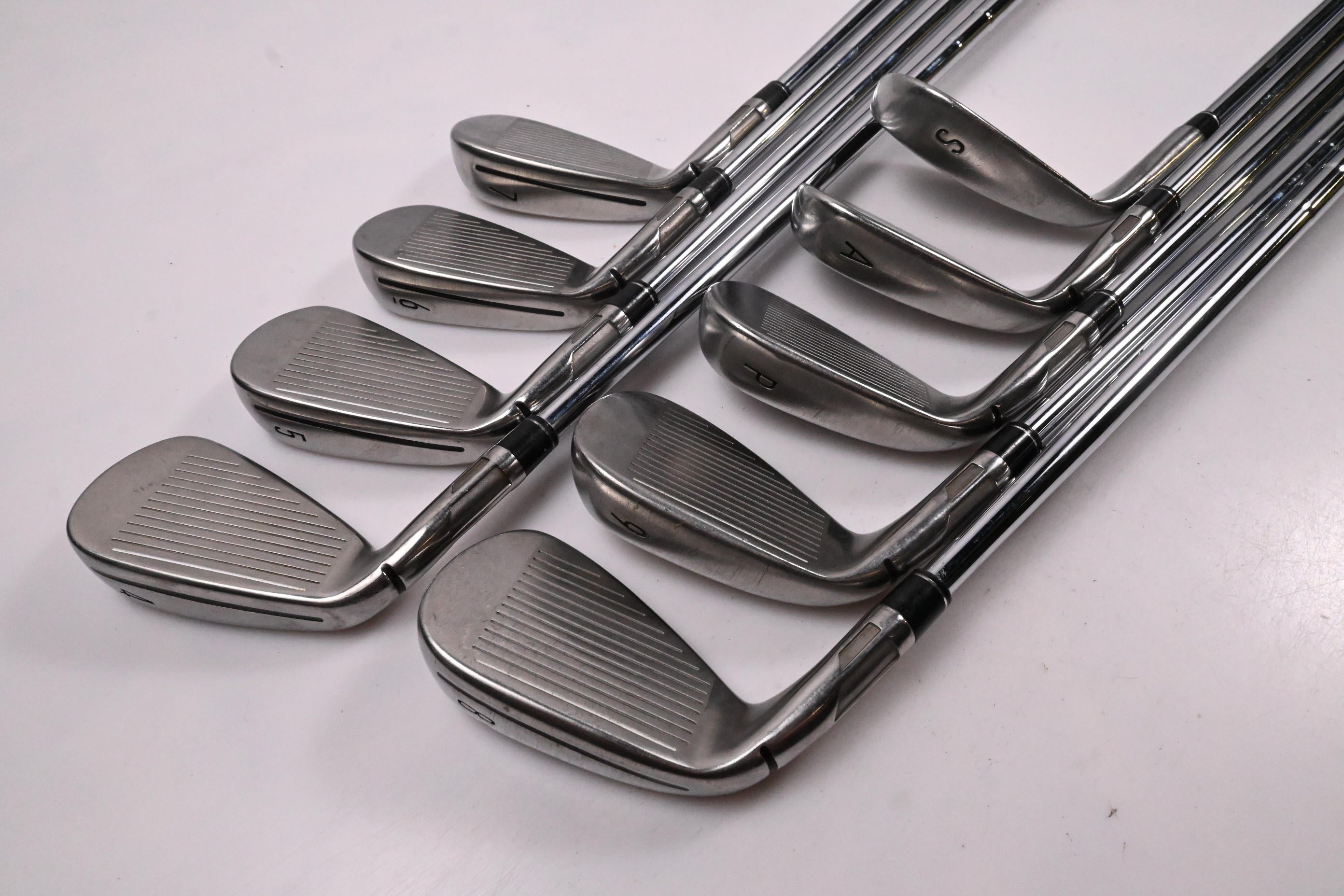 Taylormade Stealth Irons / 4-PW+GW+SW / Stiff Flex Dynamic Gold 105 S300