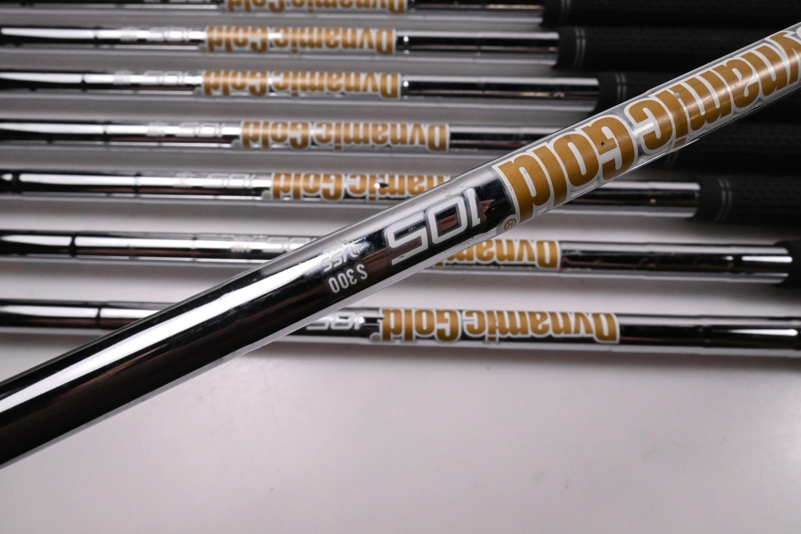 Taylormade Stealth Irons / 4-PW+GW+SW / Stiff Flex Dynamic Gold 105 S300