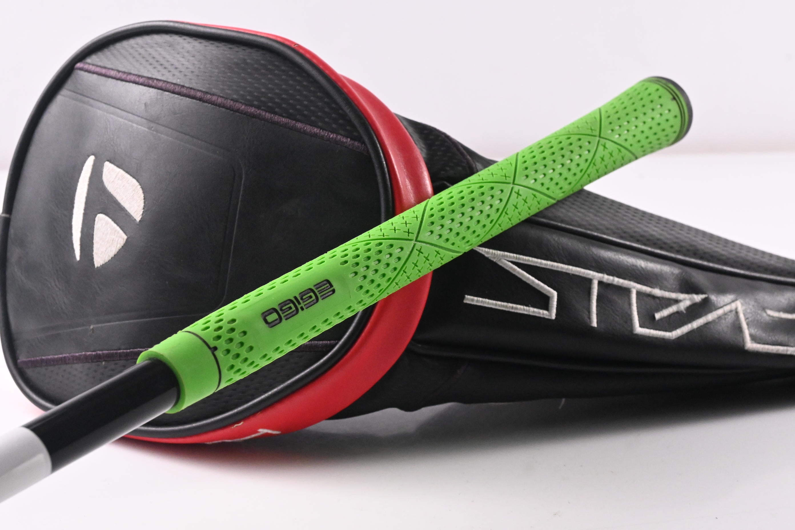 Taylormade Stealth HD Driver / 9 Degree / Regular Flex Ventus Red 5 Shaft
