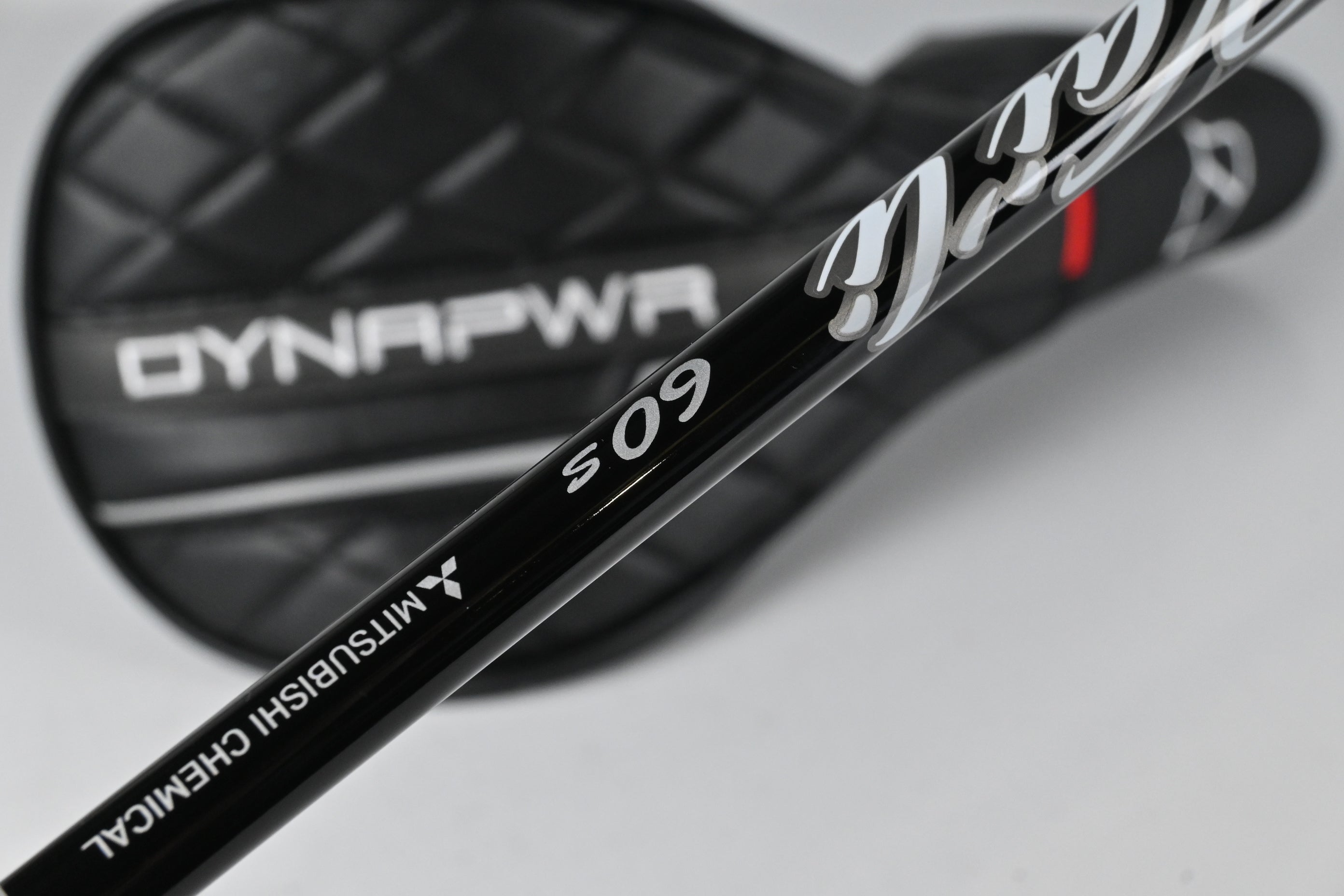 Wilson DYNAPWR 2025 LS Driver / 9 Degree / Stiff Flex Kai'li White 60 Shaft
