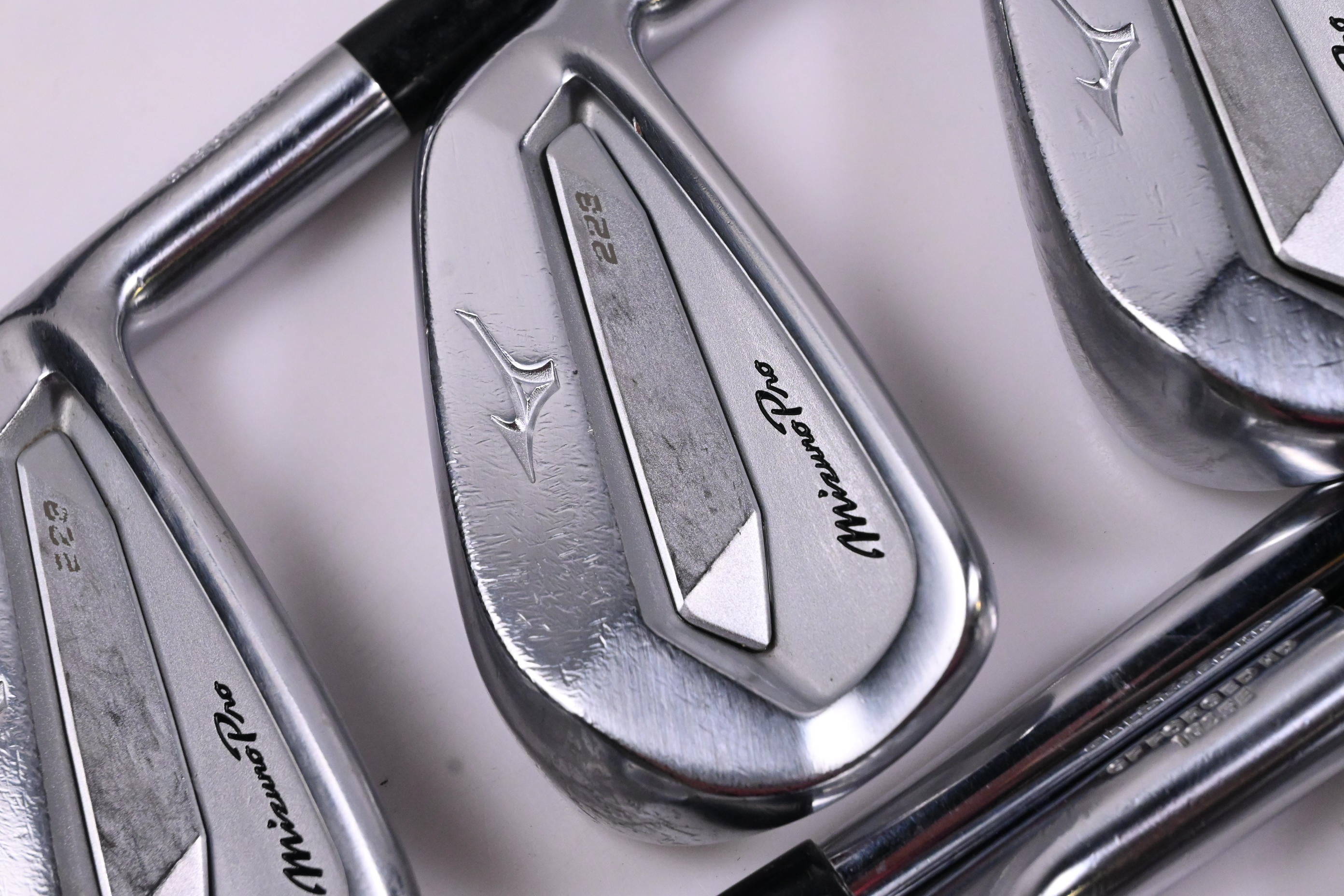 Mizuno Pro 223 Irons / 5-PW / Regular Flex Dynamic Gold 105 R300 Shafts