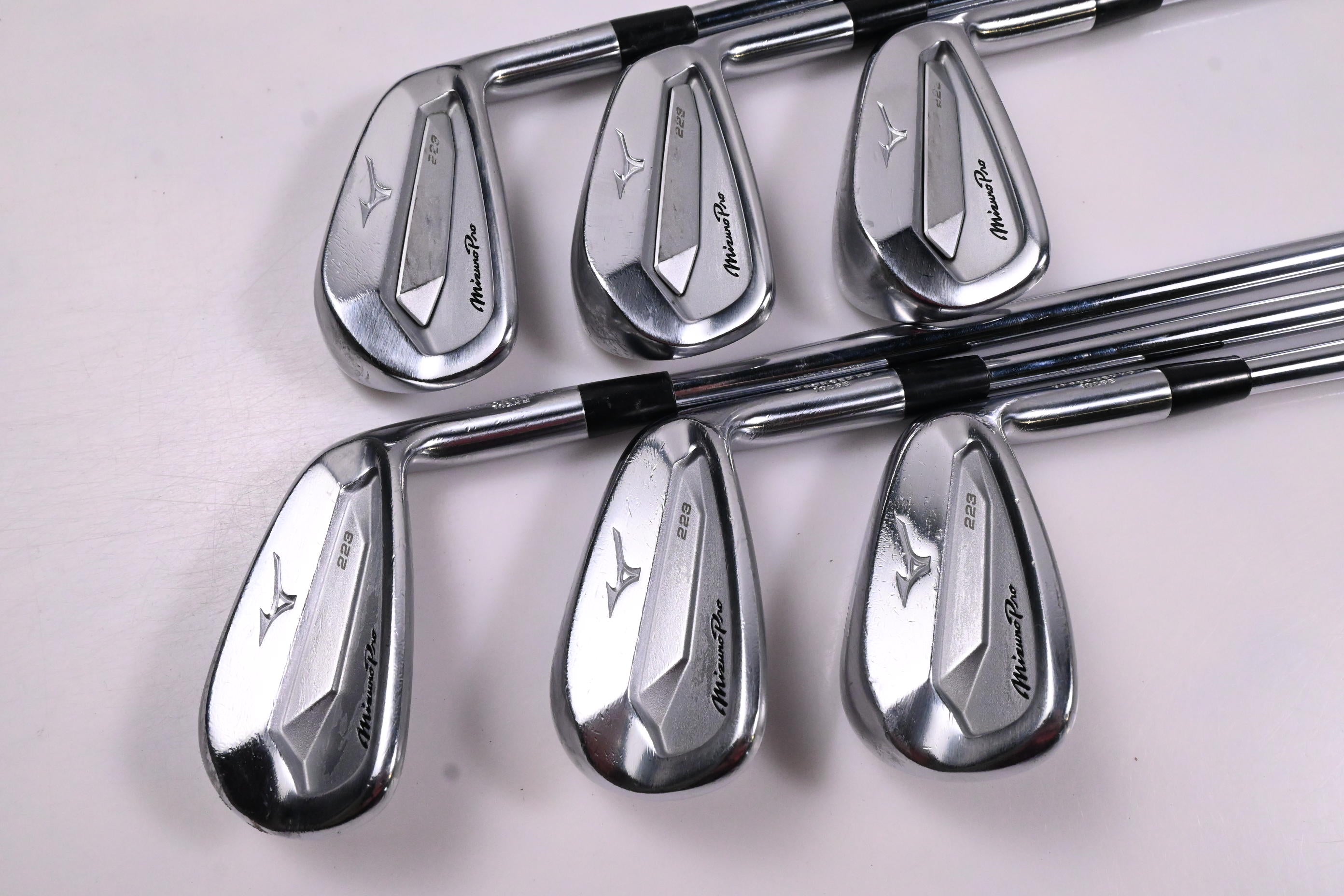 Mizuno Pro 223 Irons / 5-PW / Regular Flex Dynamic Gold 105 R300 Shafts