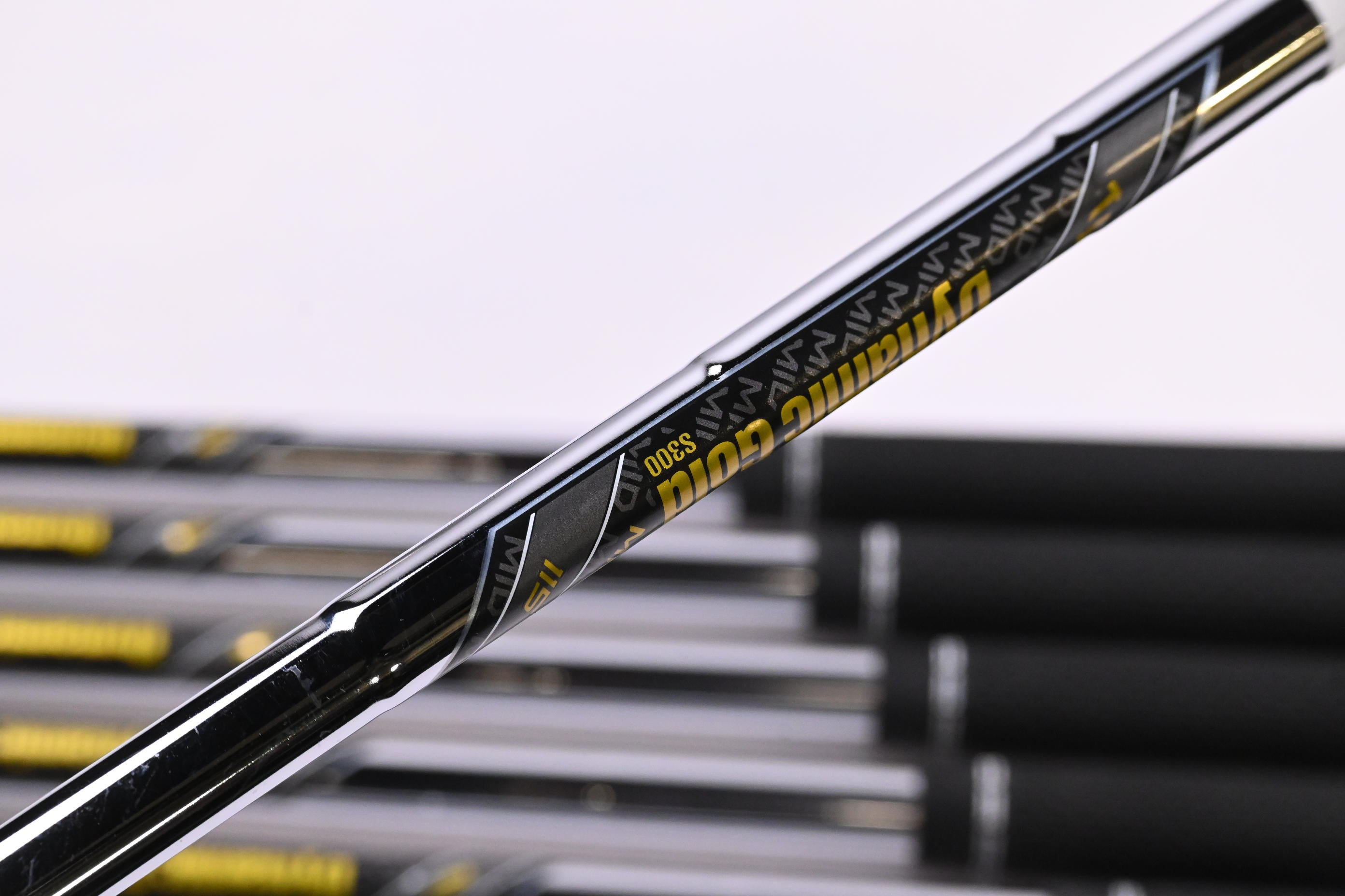 Wilson Staff Model Blade 2024 Irons / 4-PW / Stiff Flex Dynamic Gold Mid 115