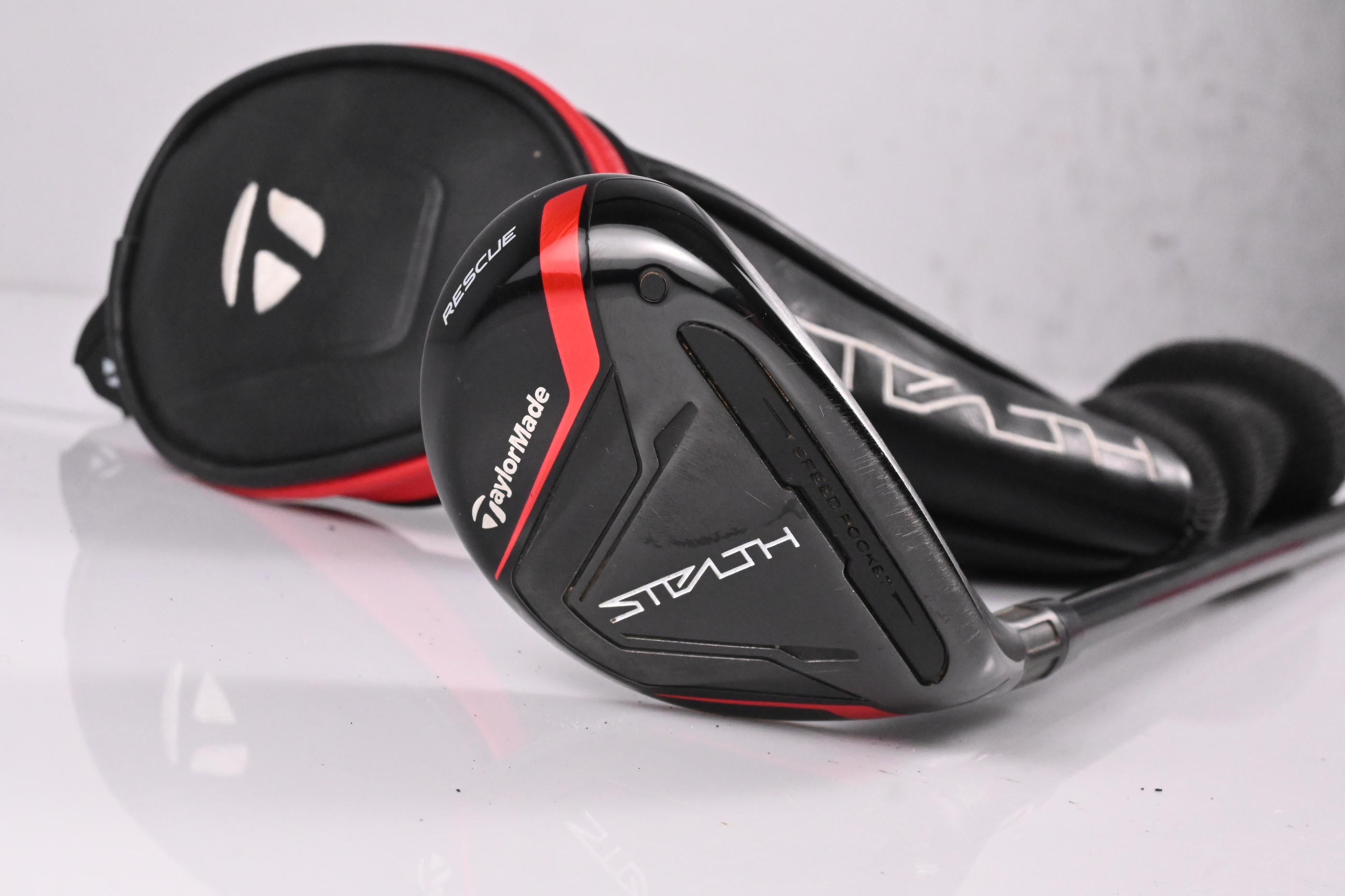 Taylormade Stealth #4 Hybrid / 22 Degree / Regular Flex Fujikura Ventus Red 6