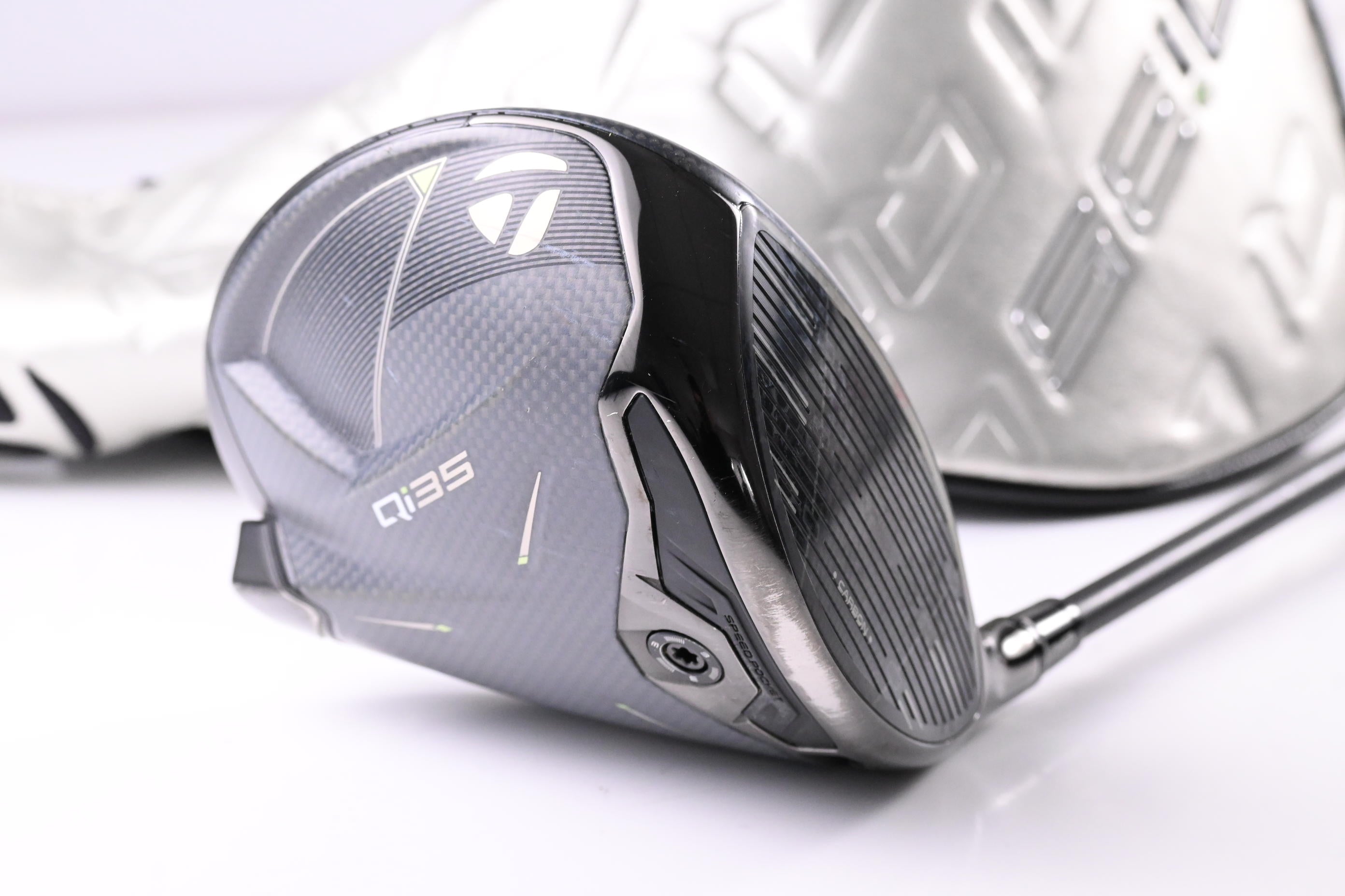 Taylormade Qi35 Driver / 10.5 Degree / Regular Flex Fujikura Ventus Blue 5 Shaft