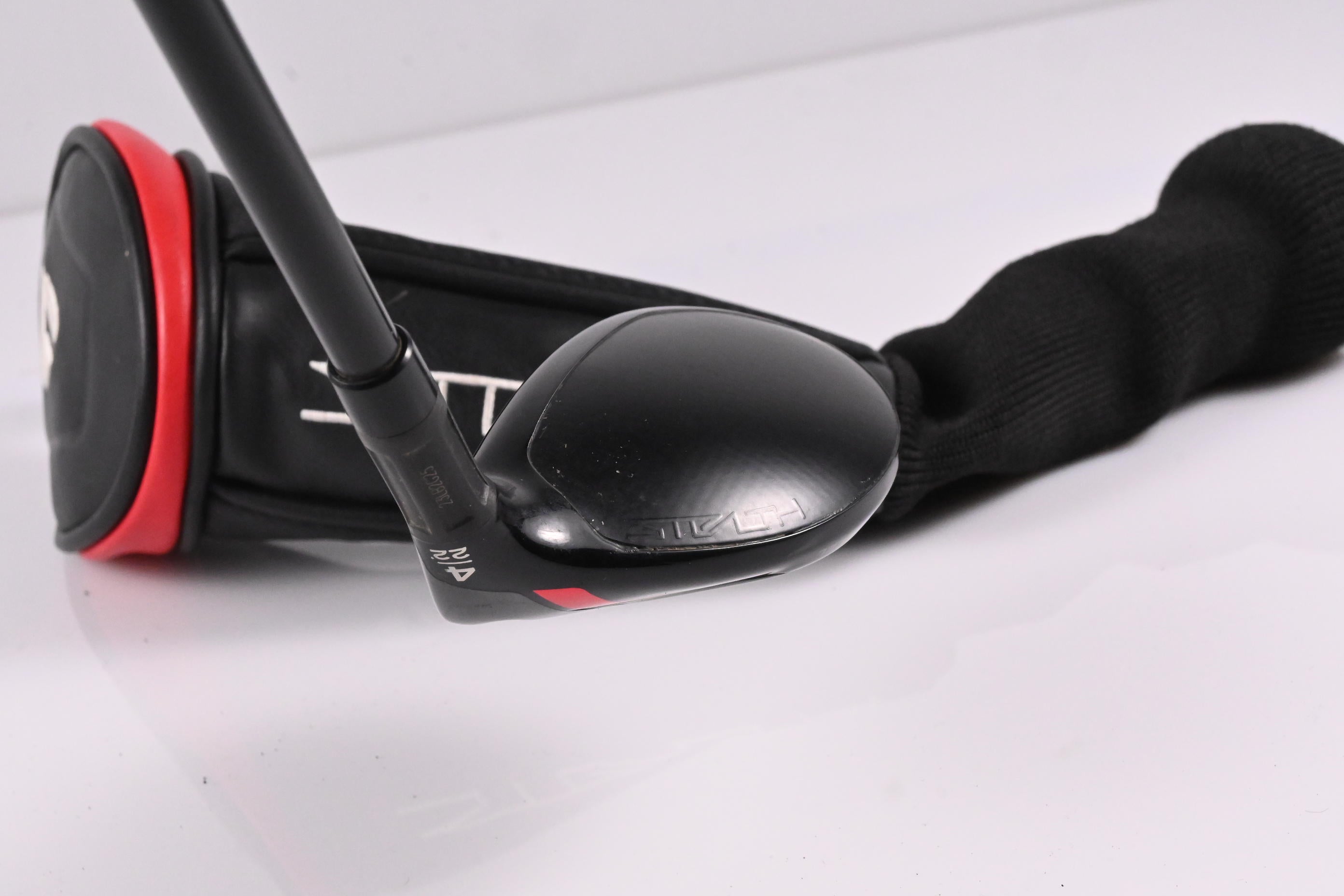 Taylormade Stealth #4 Hybrid / 22 Degree / Regular Flex Fujikura Ventus Red 6
