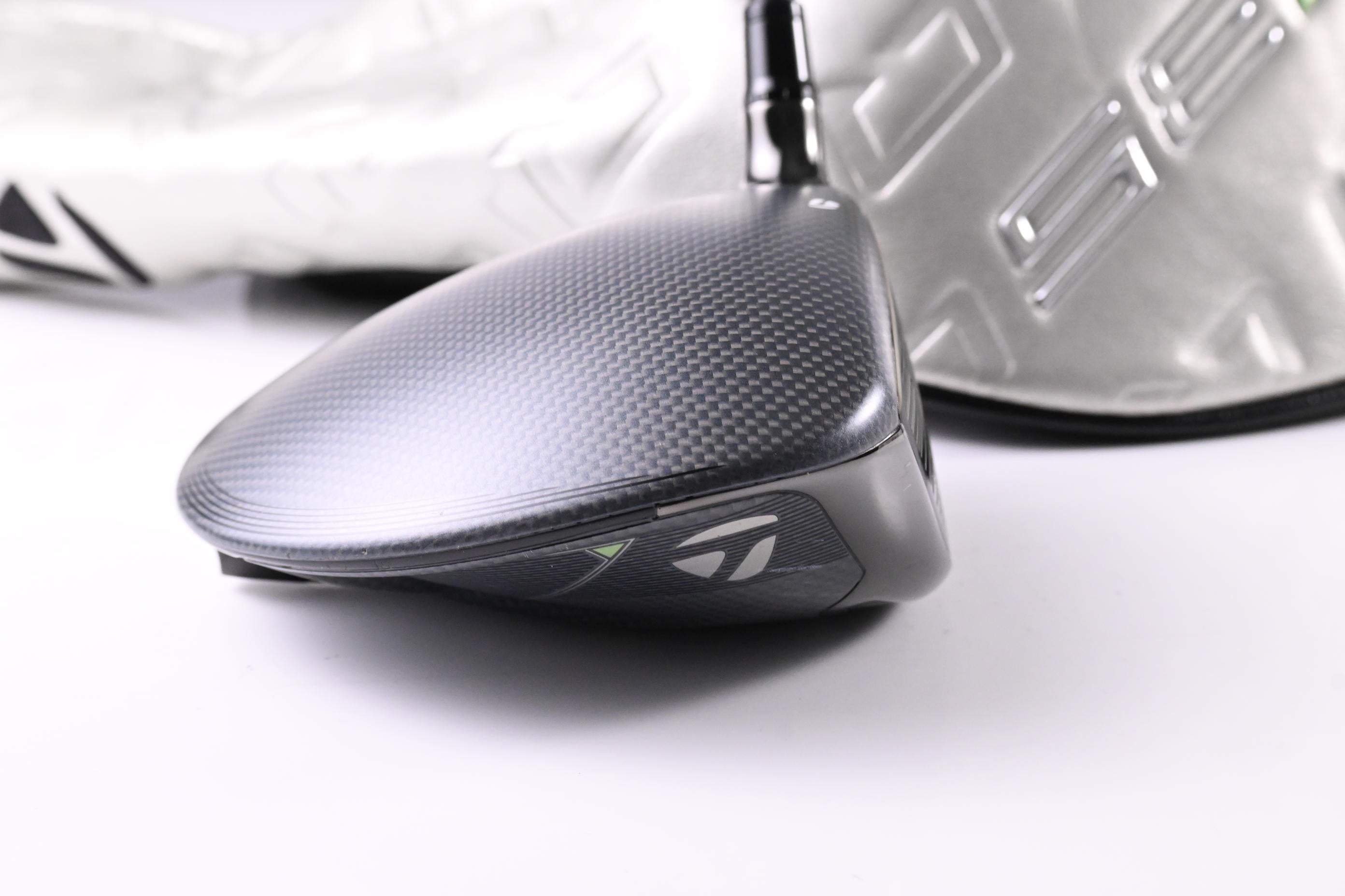 Taylormade Qi35 Driver / 10.5 Degree / Regular Flex Fujikura Ventus Blue 5 Shaft