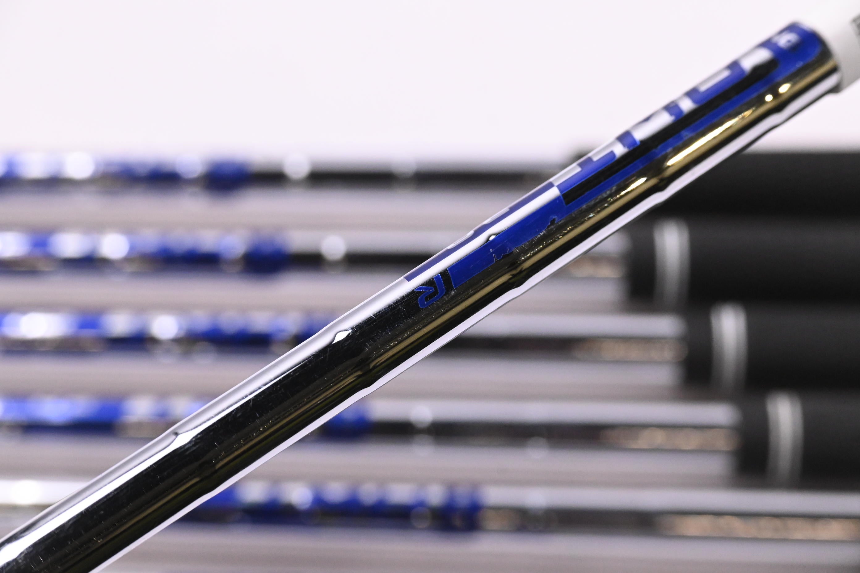 Ping G400 Irons / 4-PW / Blue Dot / Regular Flex Ping AWT 2.0 Shafts
