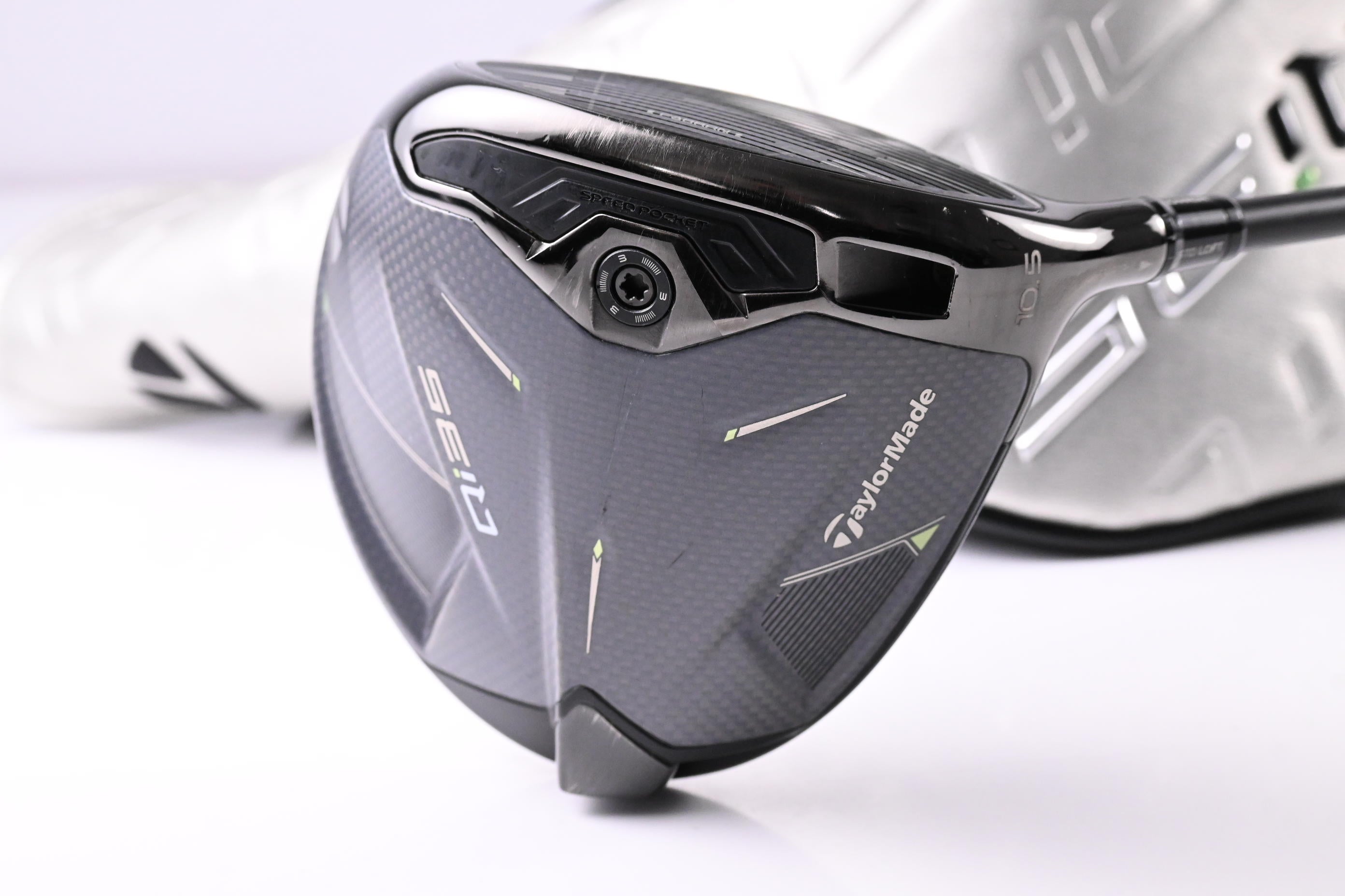 Taylormade Qi35 Driver / 10.5 Degree / Regular Flex Fujikura Ventus Blue 5 Shaft