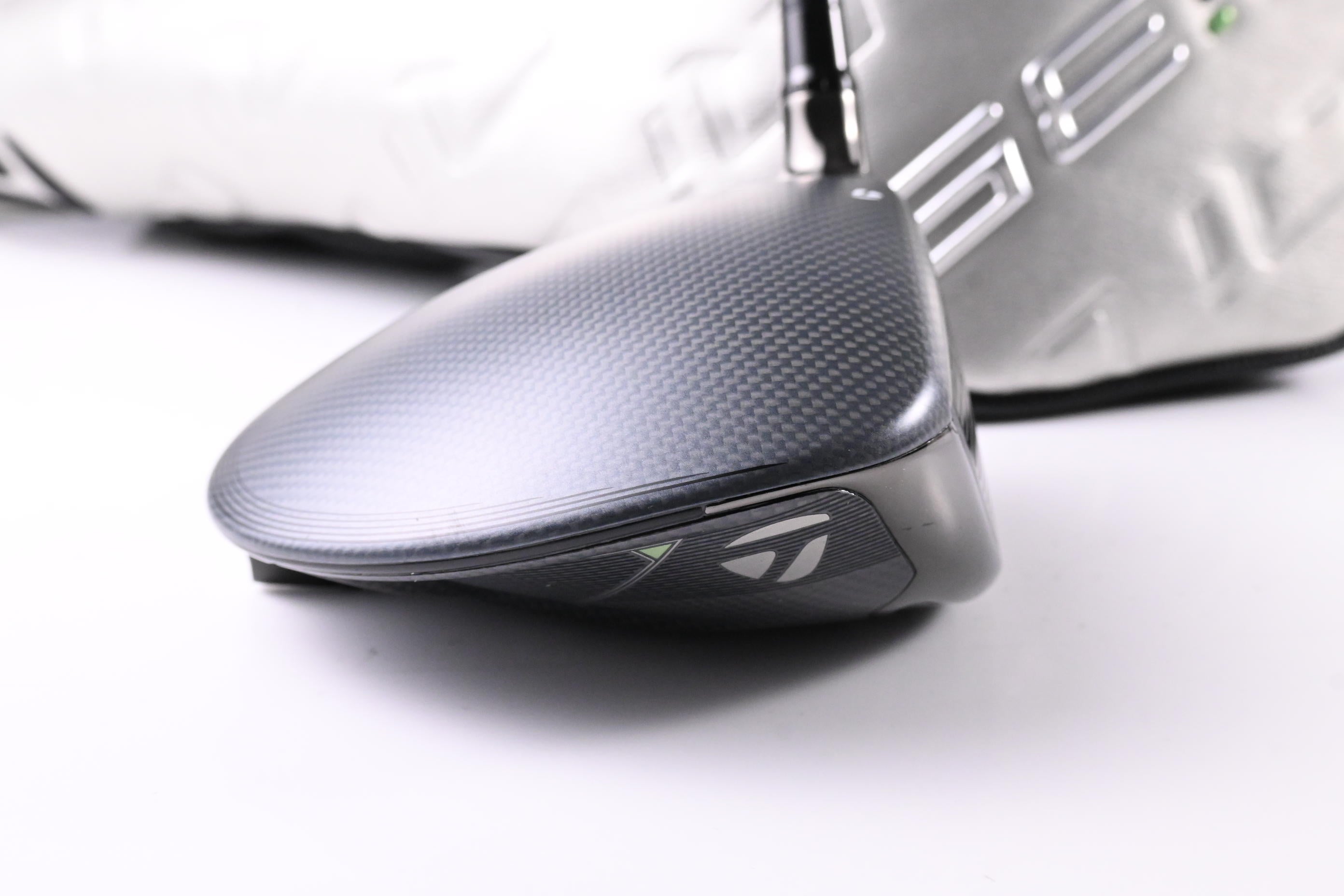 Taylormade Qi35 Driver / 10.5 Degree / Regular Flex Fujikura Ventus Blue 5 Shaft