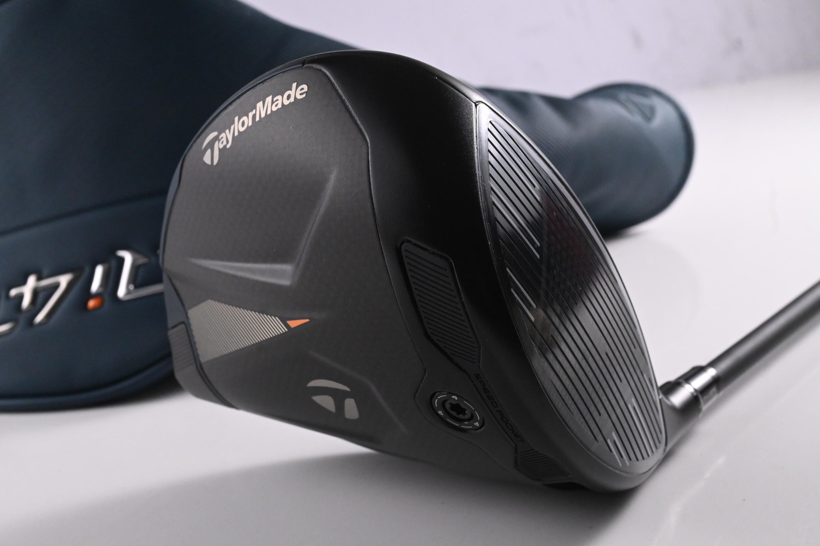 Taylormade Qi4D Max Driver / 10.5 Degree / Regular Flex Reax Blue 50 Shaft