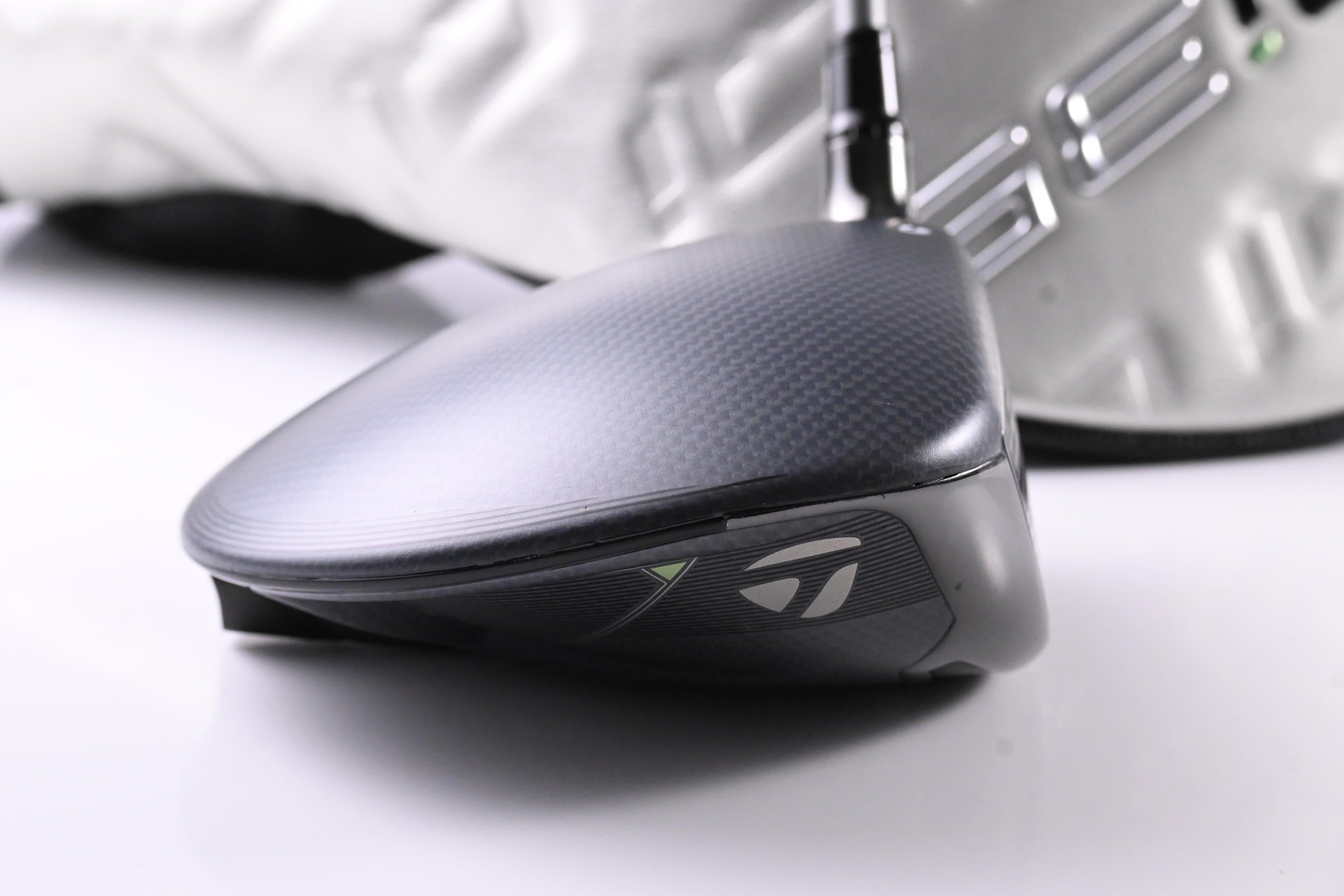 Taylormade Qi35 Driver / 10.5 Degree / Regular Flex Fujikura Air Speeder 50