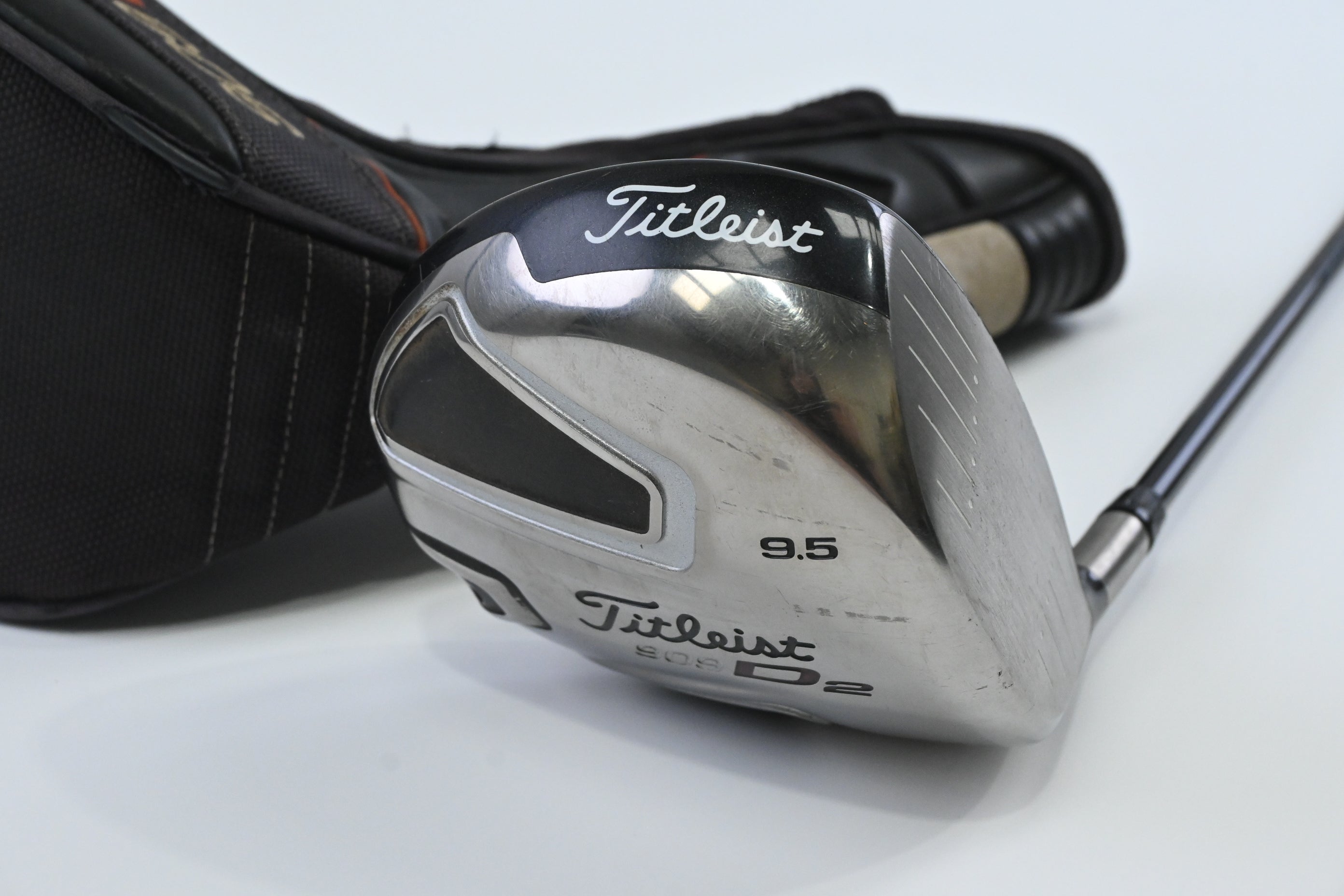 Titleist 909 D2 Driver / 9.5 Degree / Stiff Flex Aldila Voodoo Shaft