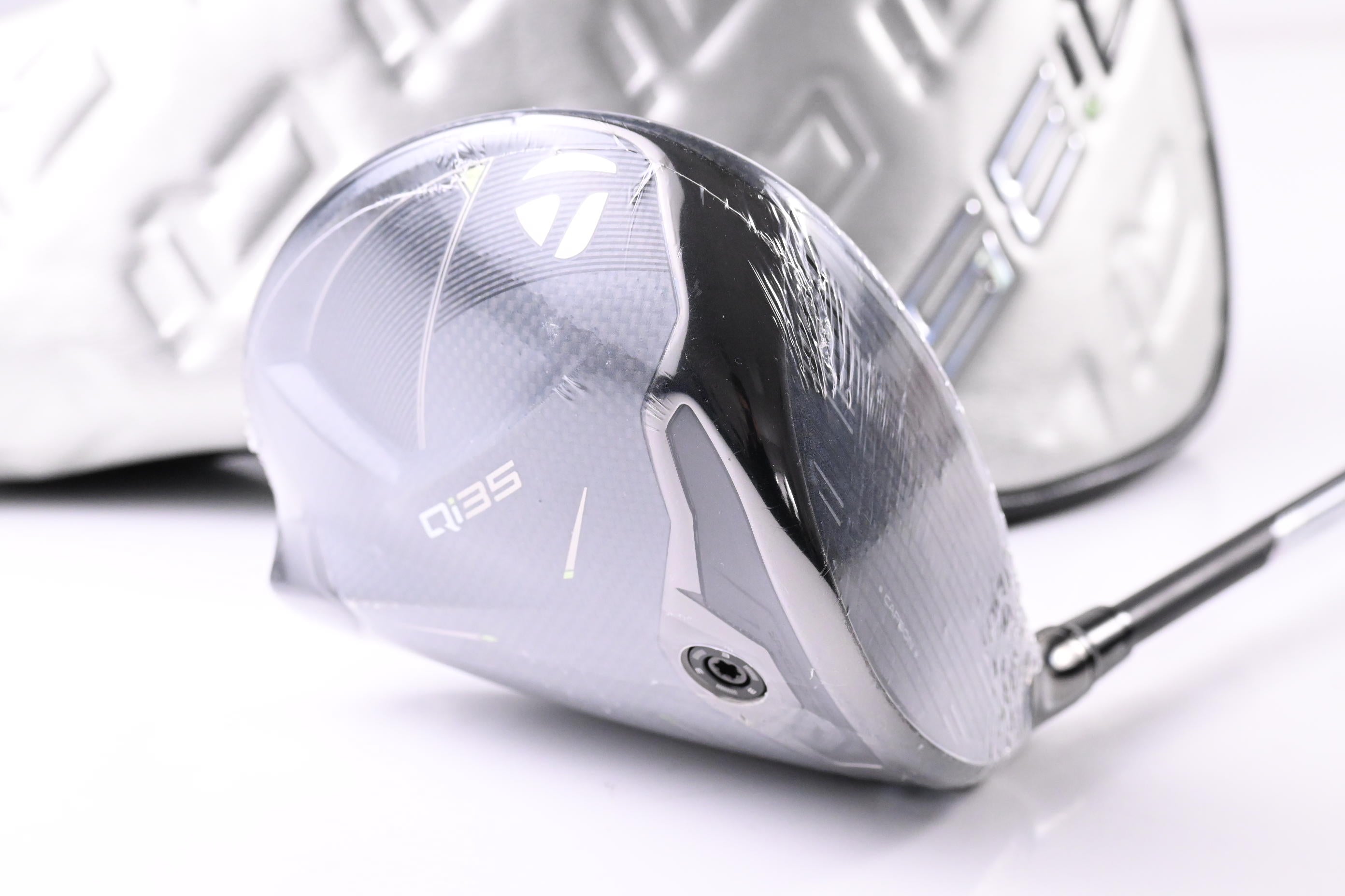 Taylormade Qi35 Driver / 10.5 Degree / Regular Flex Fujikura Ventus Blue 5 Shaft