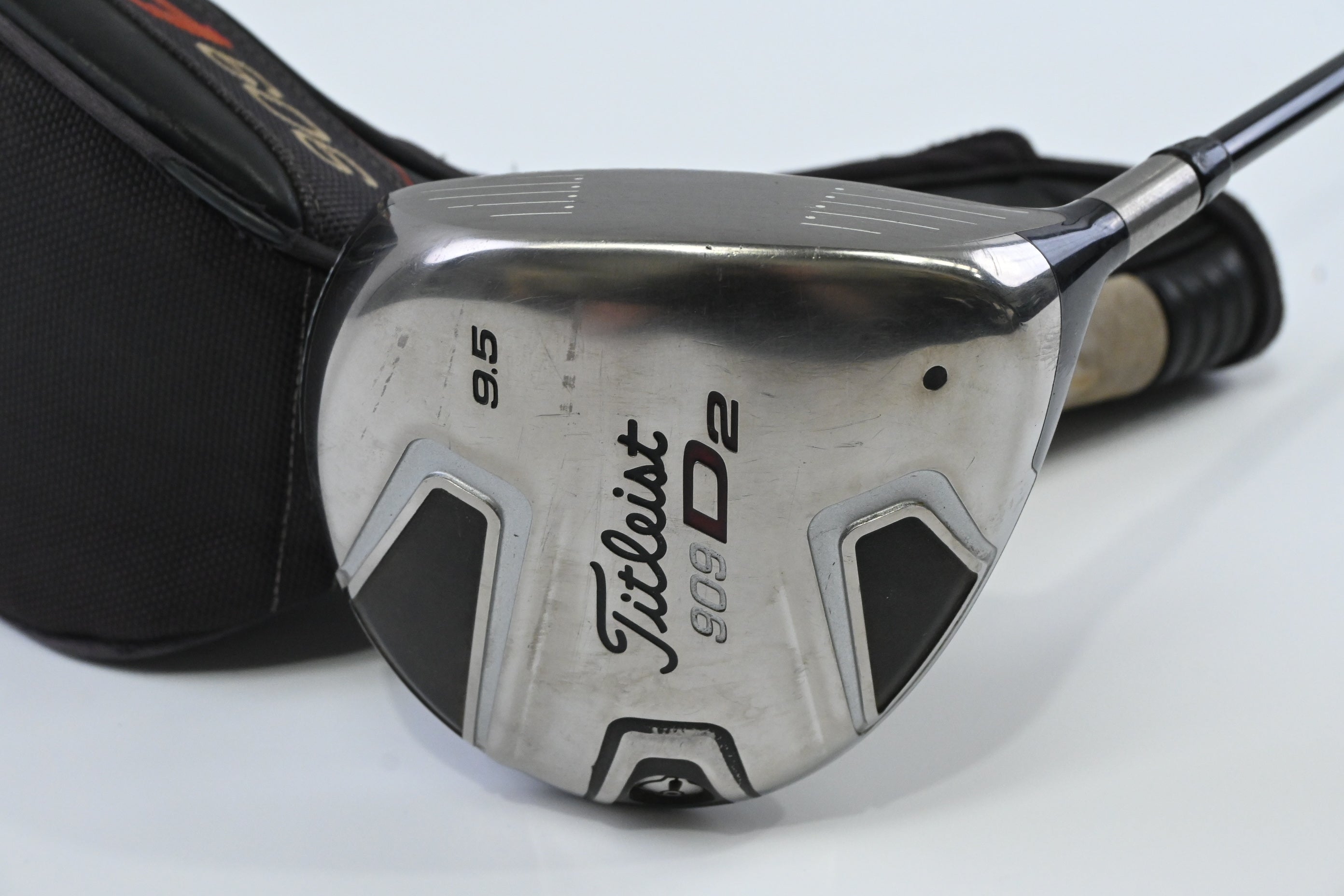 Titleist 909 D2 Driver / 9.5 Degree / Stiff Flex Aldila Voodoo Shaft