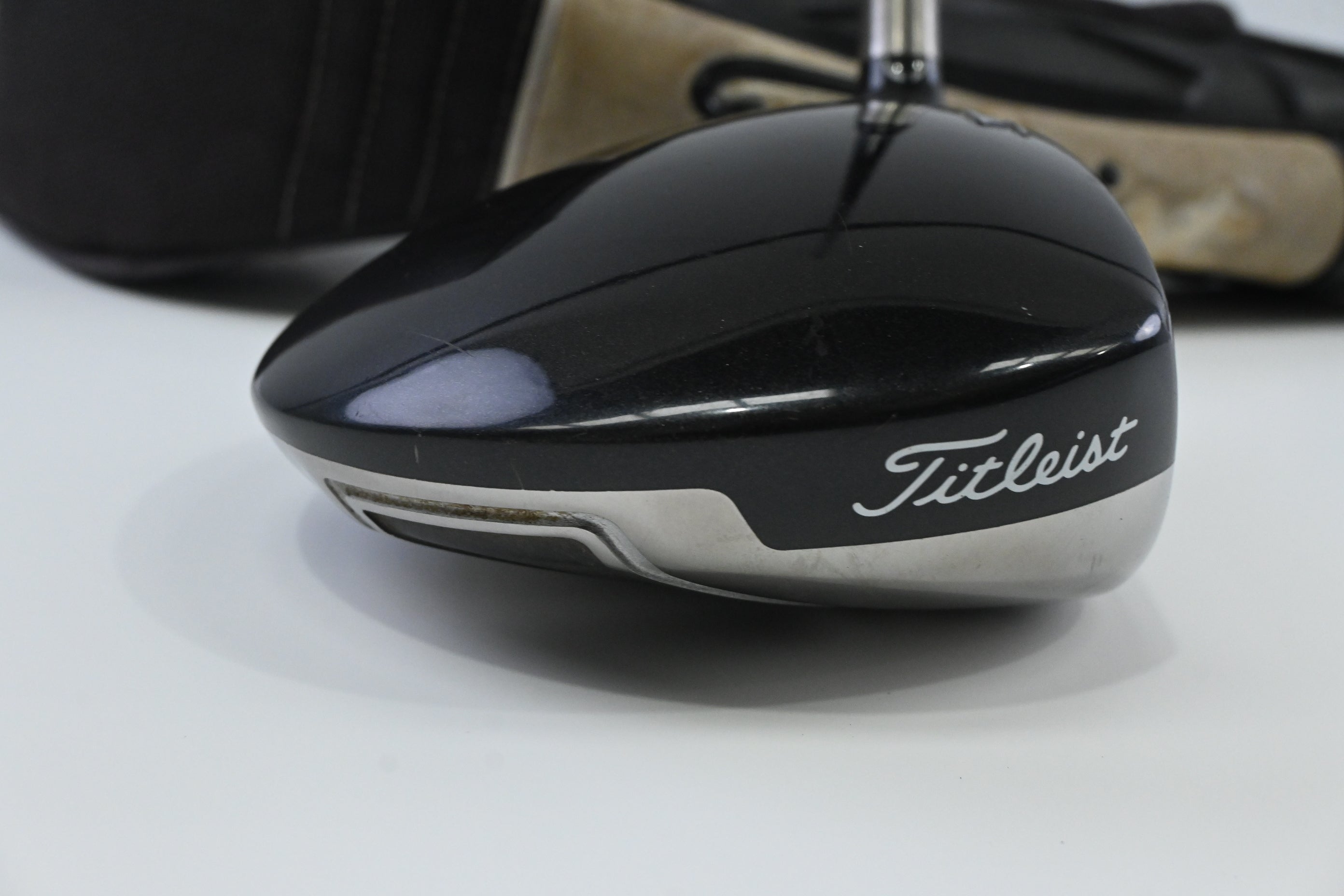 Titleist 909 D2 Driver / 9.5 Degree / Stiff Flex Aldila Voodoo Shaft