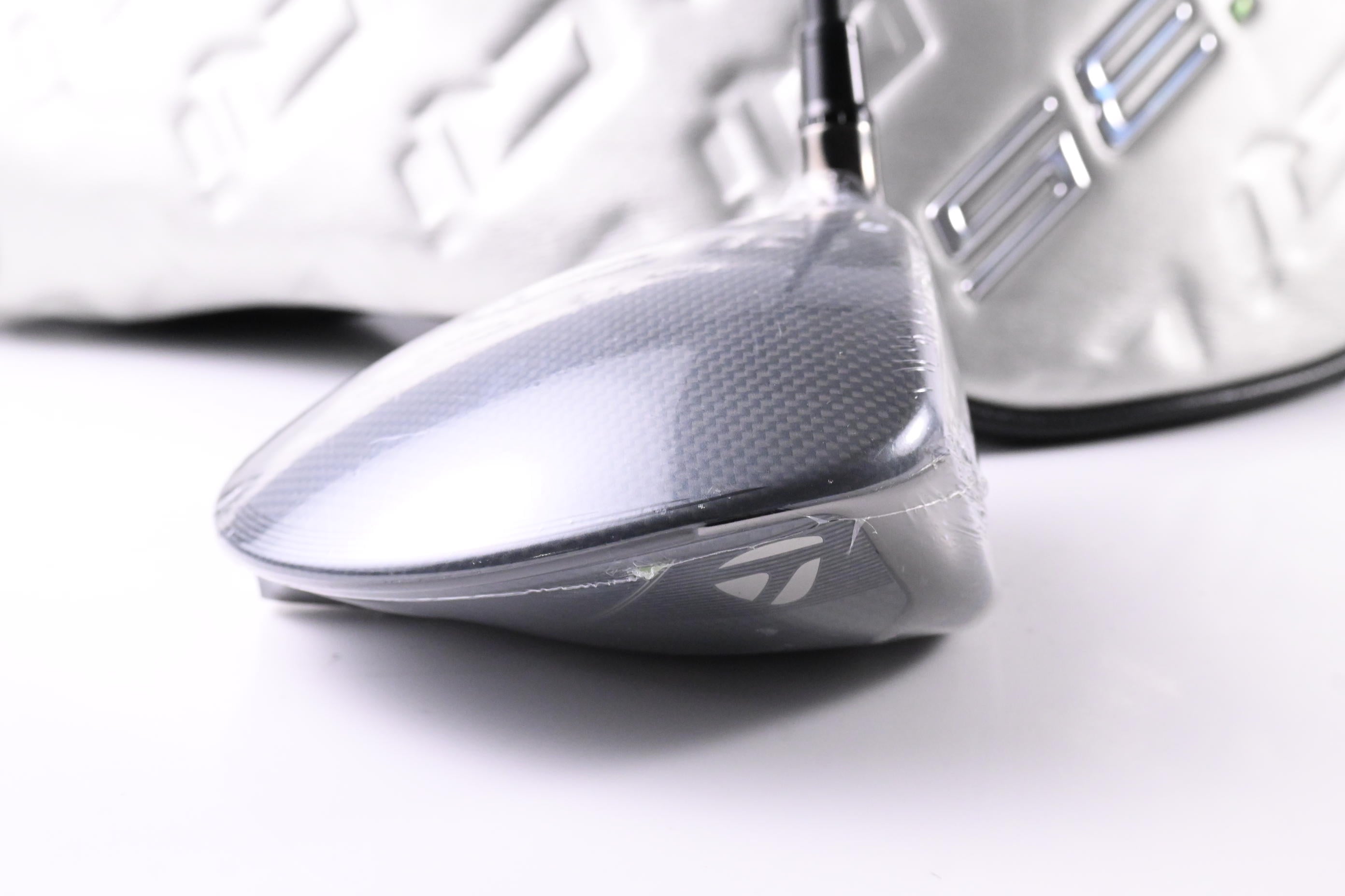 Taylormade Qi35 Driver / 10.5 Degree / Regular Flex Fujikura Ventus Blue 5 Shaft