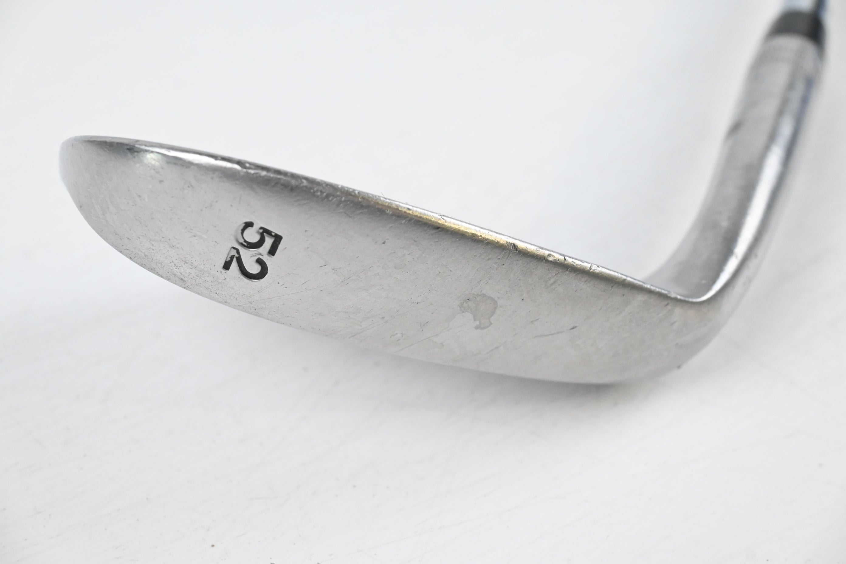Wilson Deep Red Gap Wedge / 52 Degree / Wedge Flex Deep Red Shaft