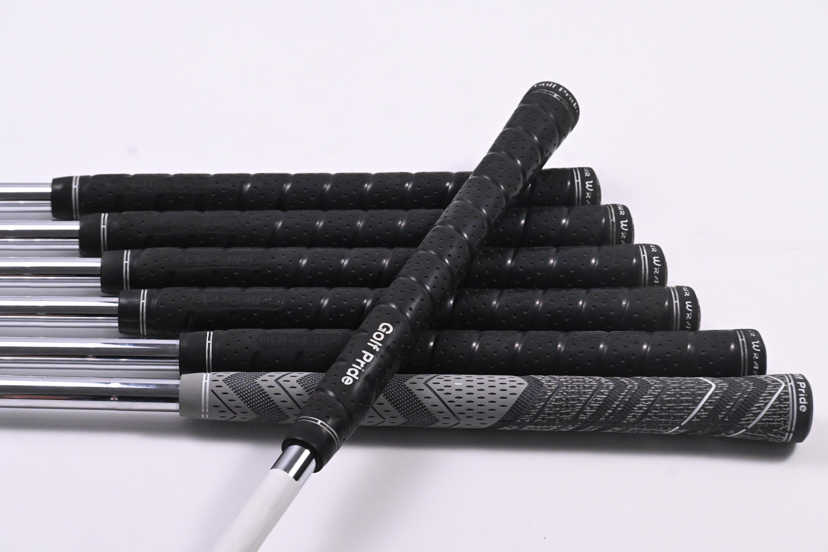 Ping i200 Irons / 4-PW / Red Dot / Regular Flex Ping AWT 2.0 Shafts