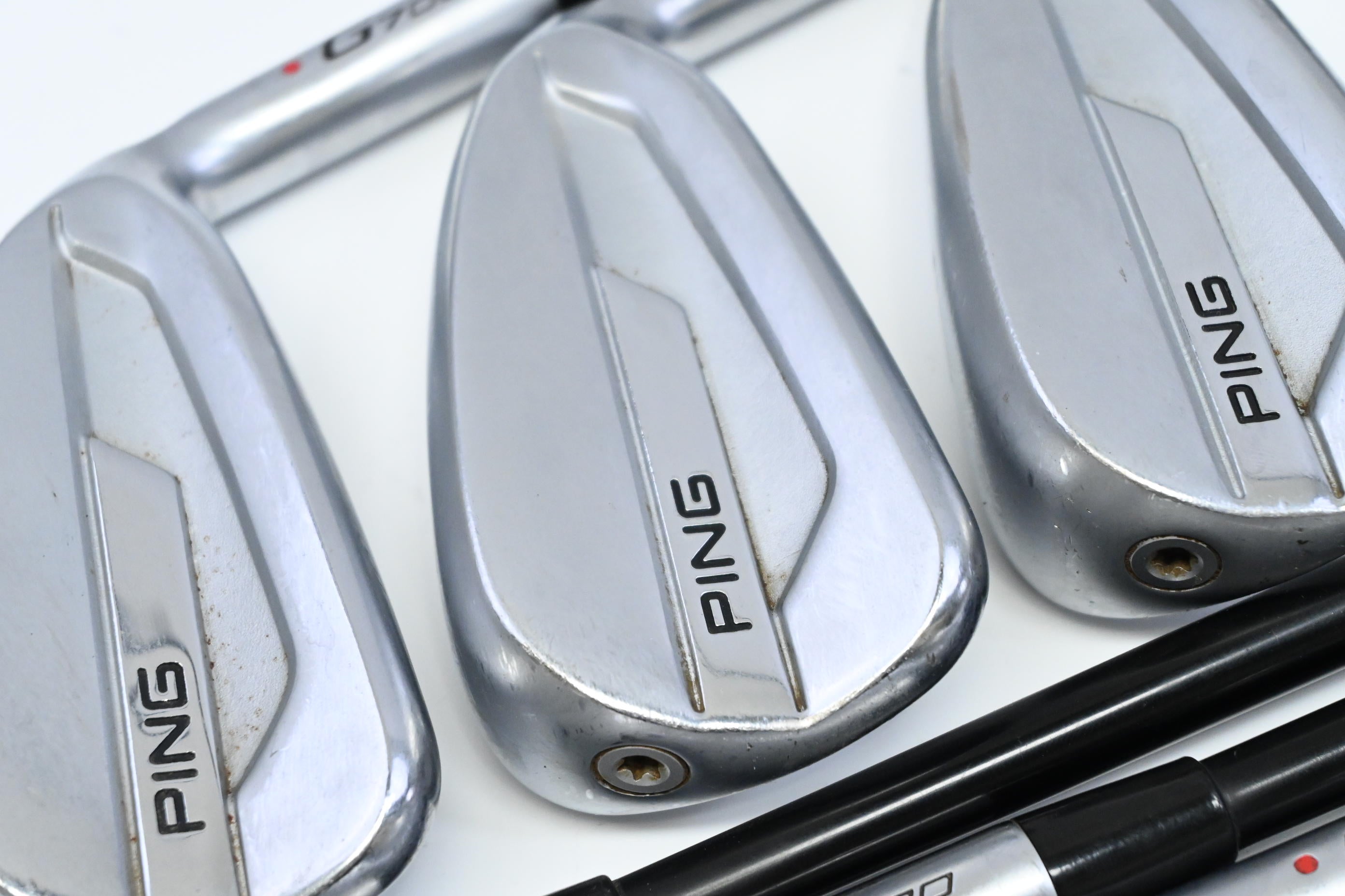 Ping G700 Irons / 5-PW+SW / Red Dot / Regular Flex Ping Alta CB Shafts