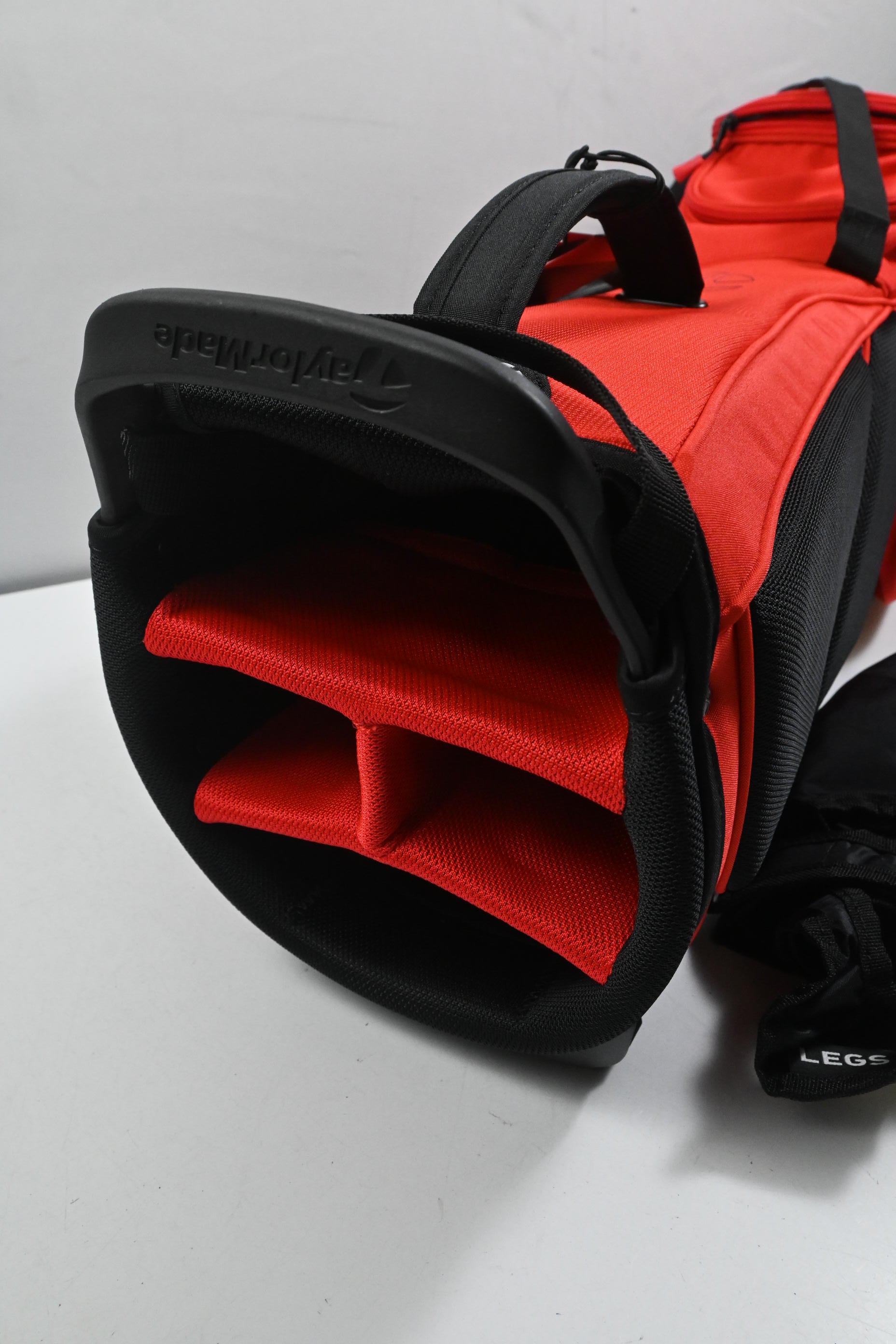 Taylormade Flex Tech Stand Bag / 4-Way Divider / Red & Black