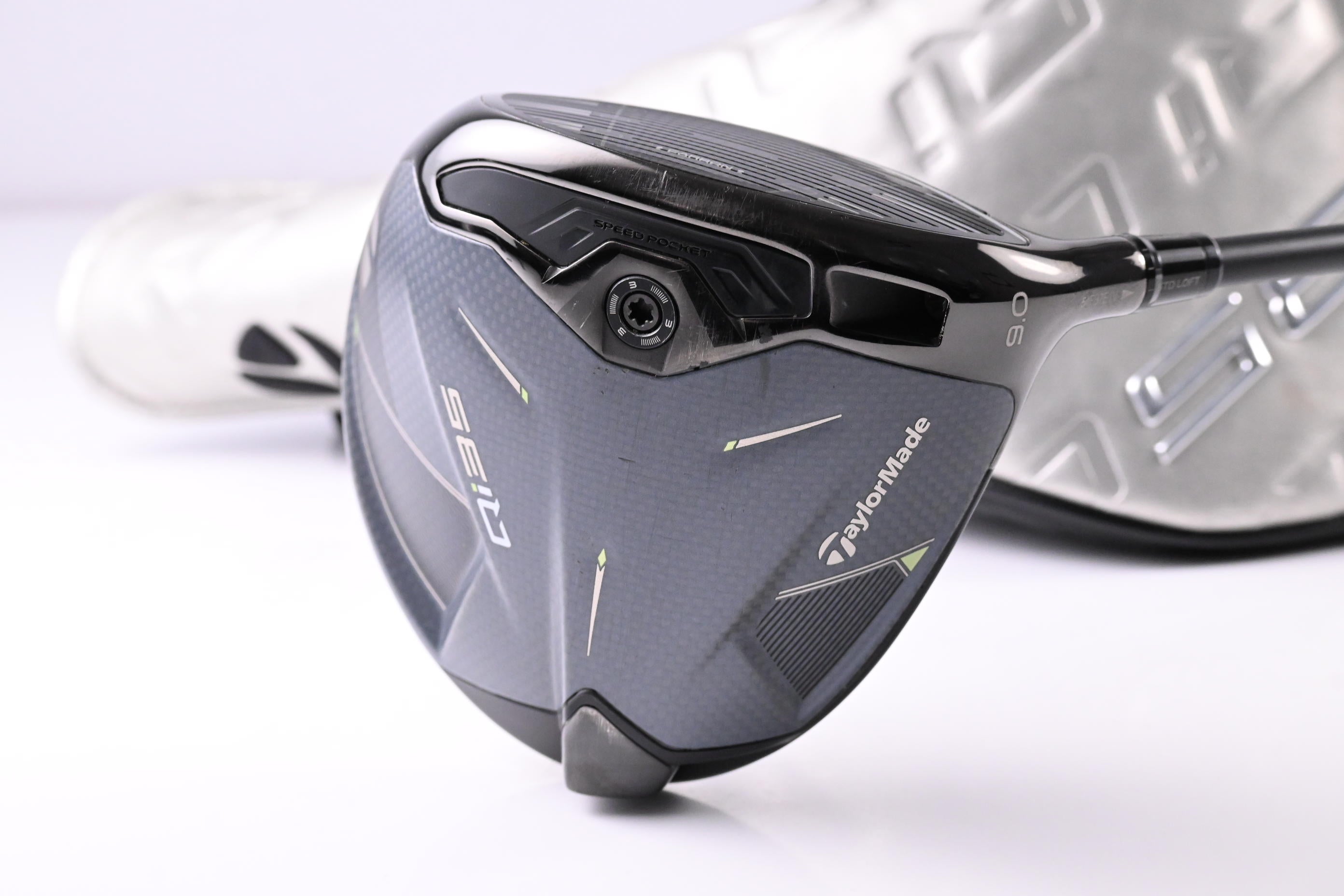 Taylormade Qi35 Driver / 9 Degree / Regular Flex Mitsubishi Vanquish 5 Shaft