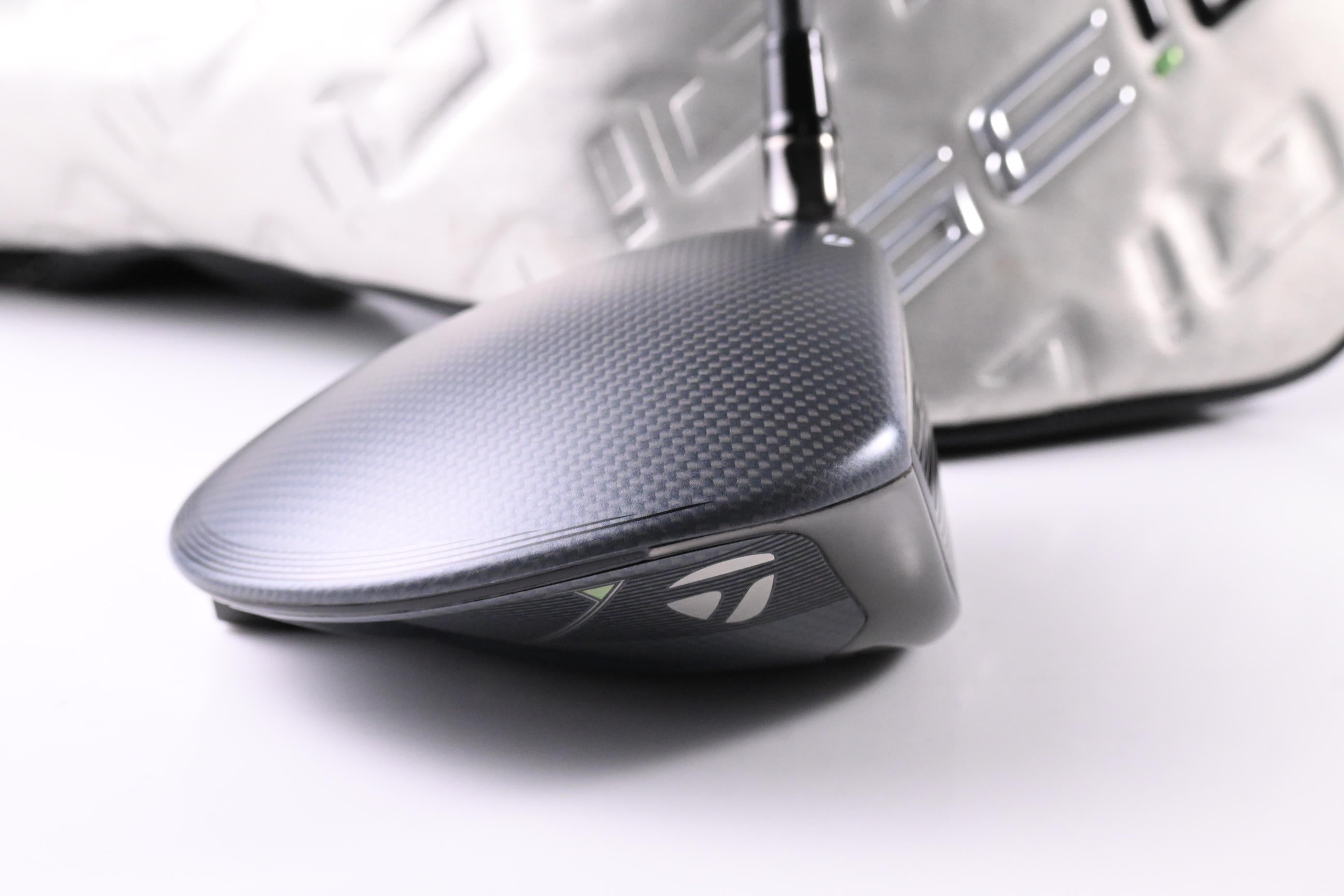 Taylormade Qi35 Driver / 9 Degree / Regular Flex Mitsubishi Vanquish 5 Shaft