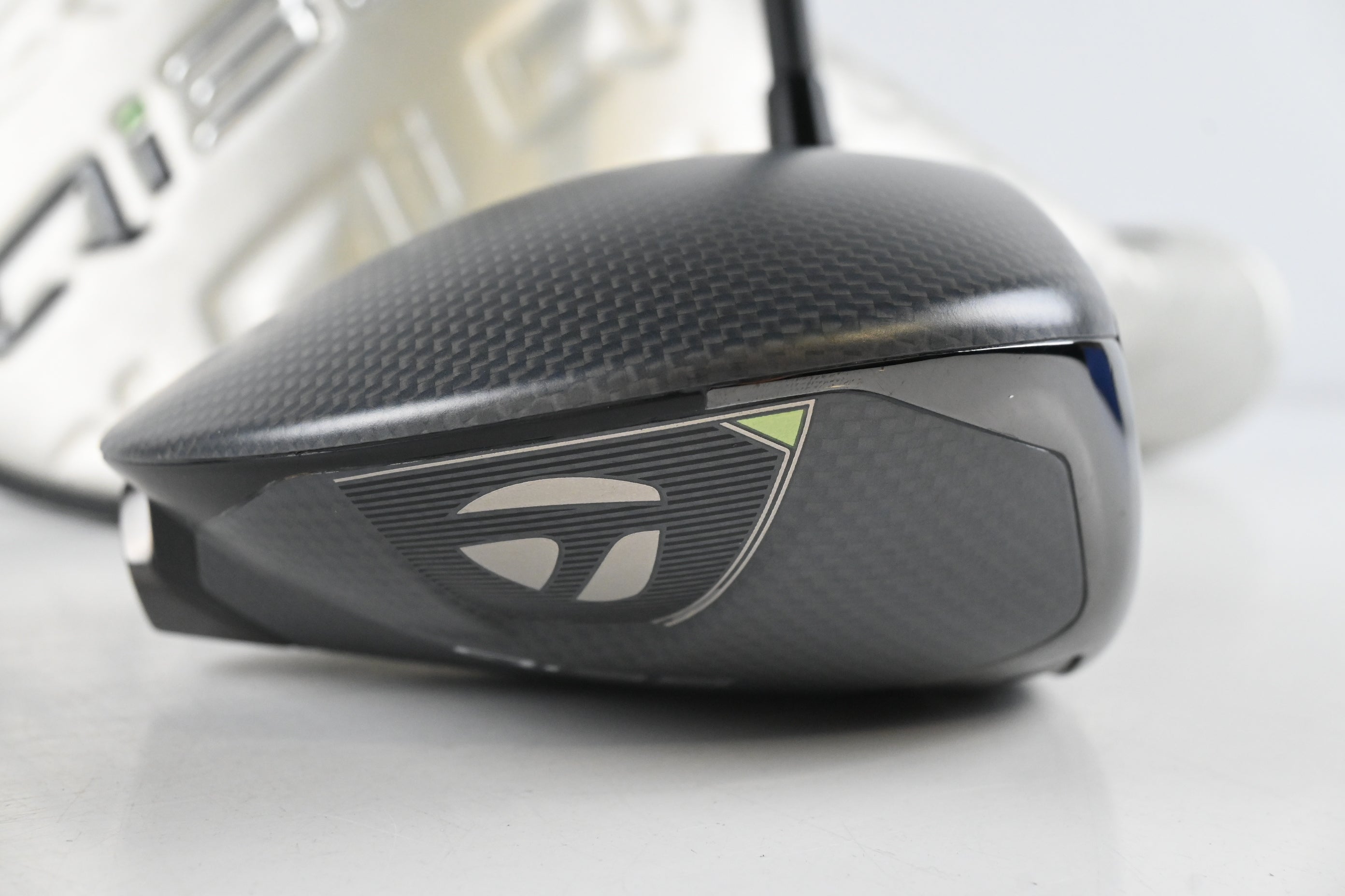 Taylormade Qi35 LS Driver / 10.5 Degree / Stiff Flex Kai'li Dark Waves White 60