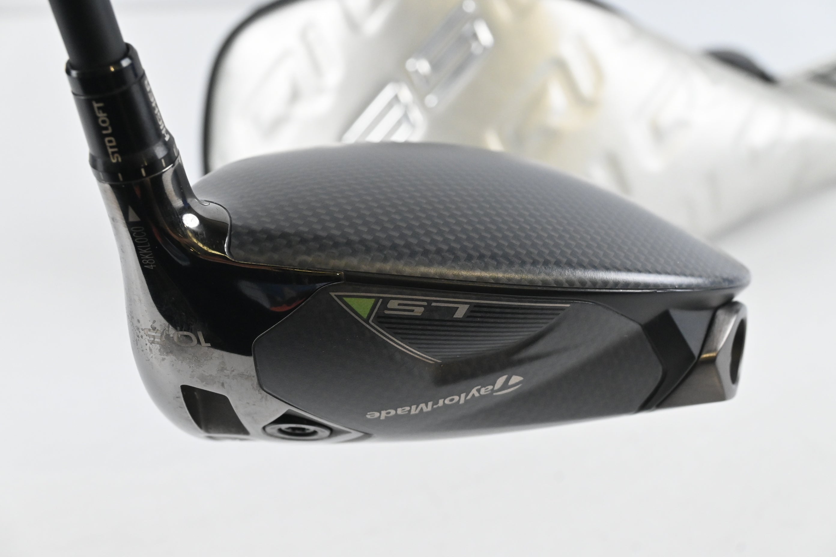 Taylormade Qi35 LS Driver / 10.5 Degree / Stiff Flex Kai'li Dark Waves White 60