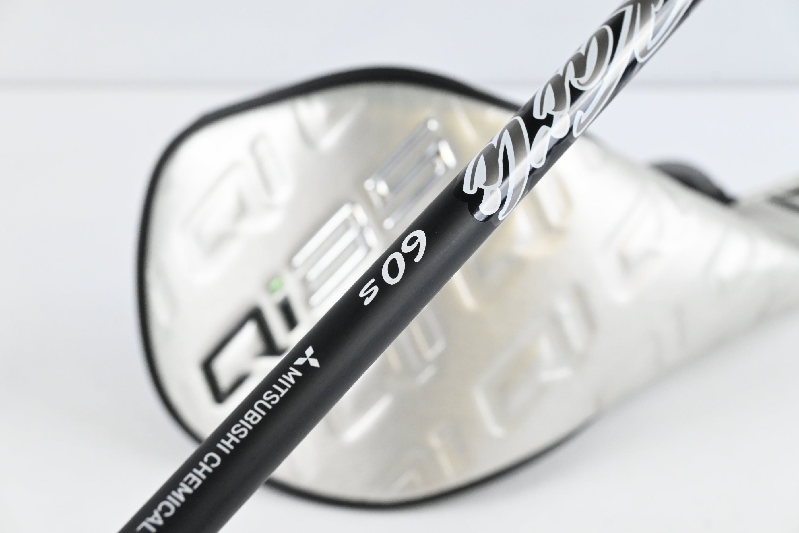 Taylormade Qi35 LS Driver / 10.5 Degree / Stiff Flex Kai'li Dark Waves White 60