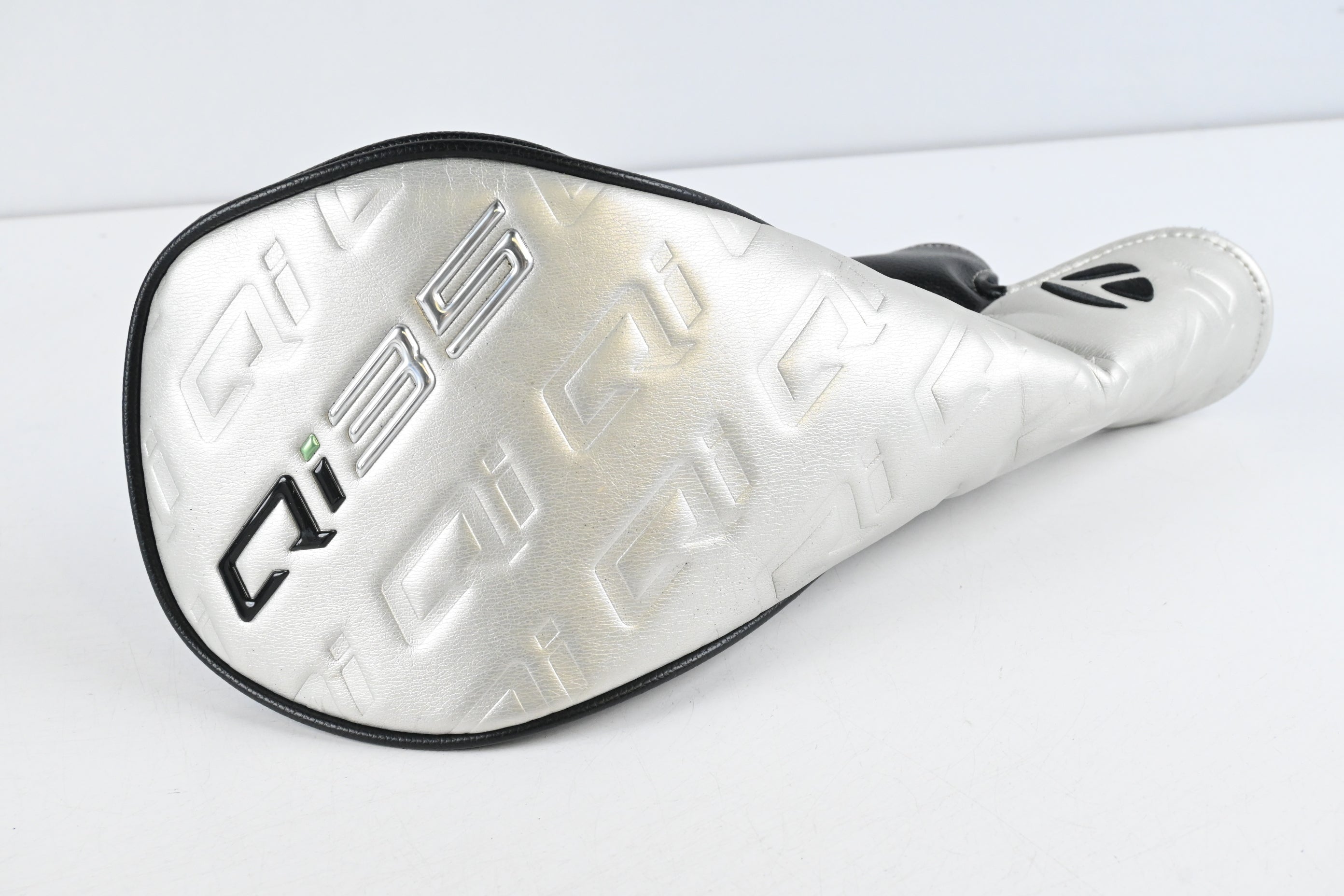 Taylormade Qi35 LS Driver / 10.5 Degree / Stiff Flex Kai'li Dark Waves White 60